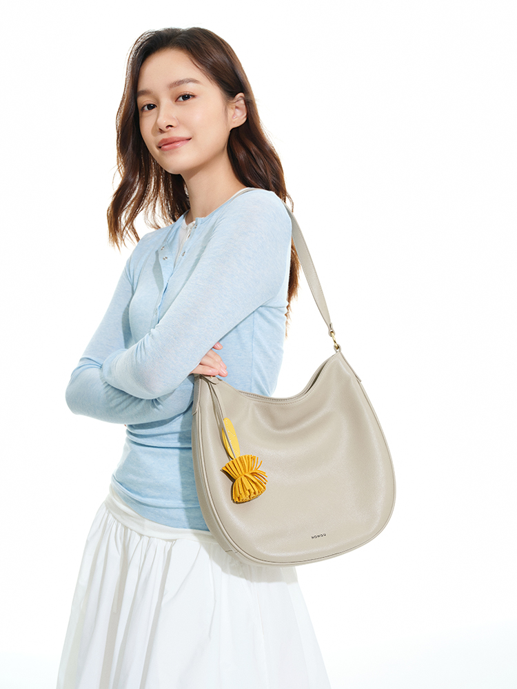 Single-shoulder semi-circular bag