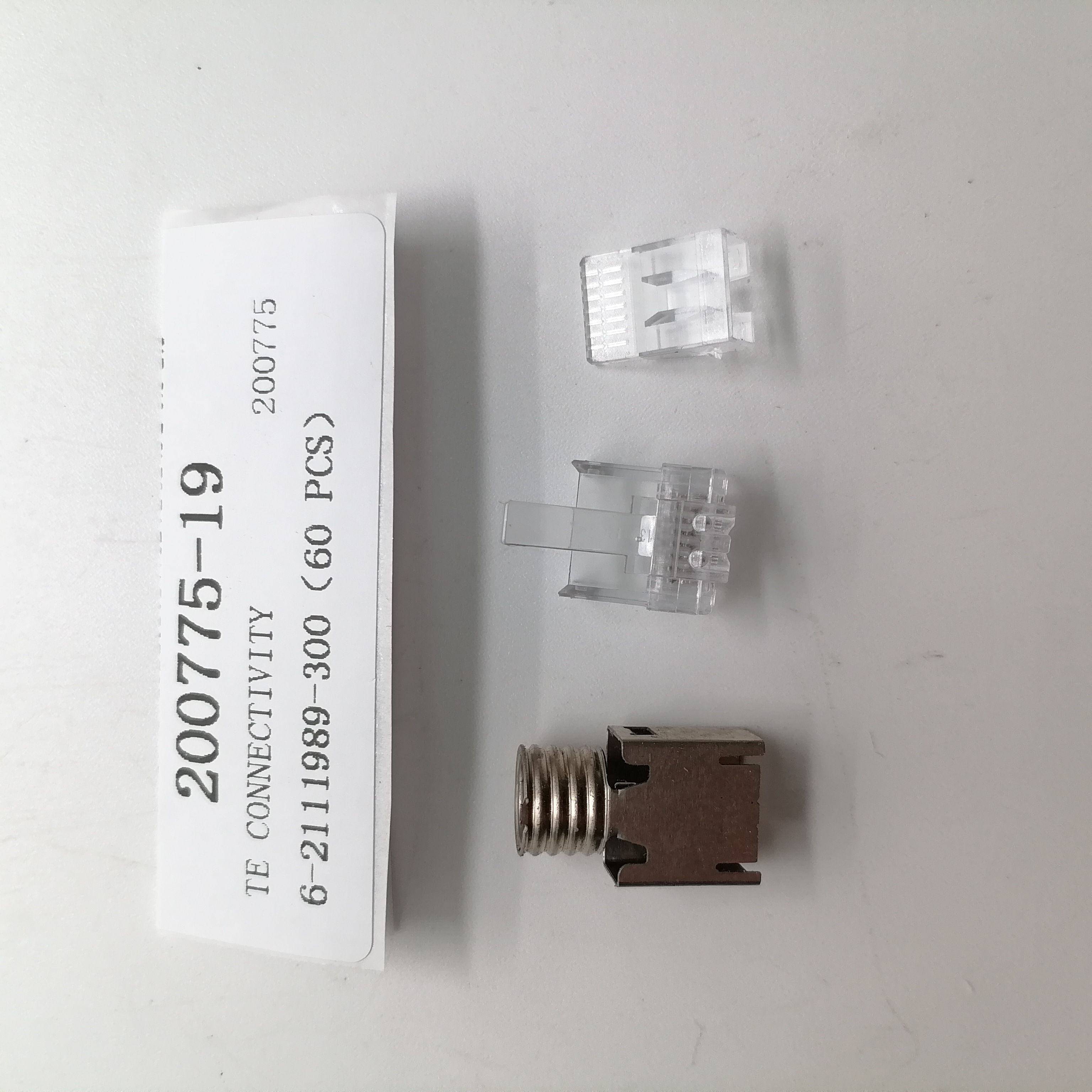 （Lots of 60 PCS）TE CONNECTIVITY Terminal 6-2111989-300