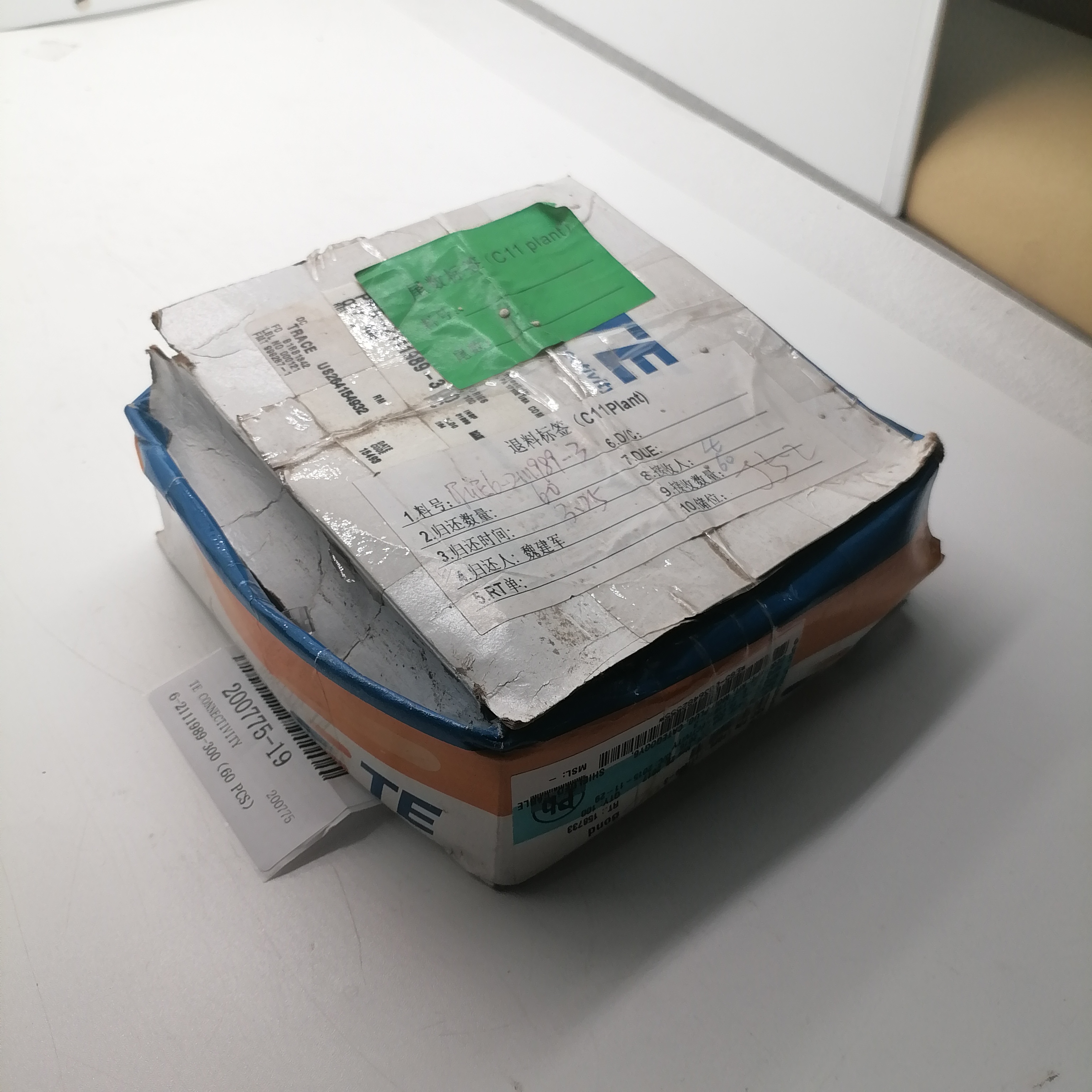 （Lots of 60 PCS）TE CONNECTIVITY Terminal 6-2111989-300