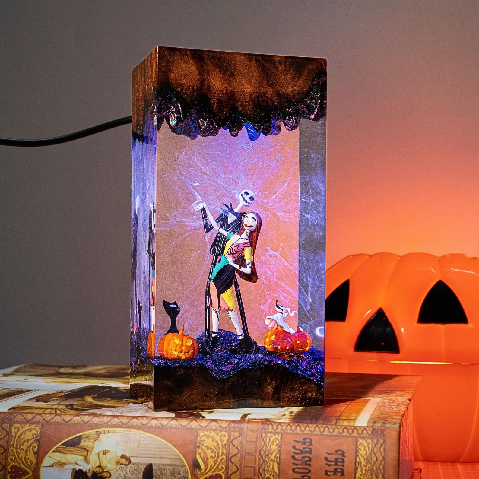 Halloween Resin Epoxy Night Lamp – Spooky Hand, Bats & Pumpkin Gothic Home Decor Light
