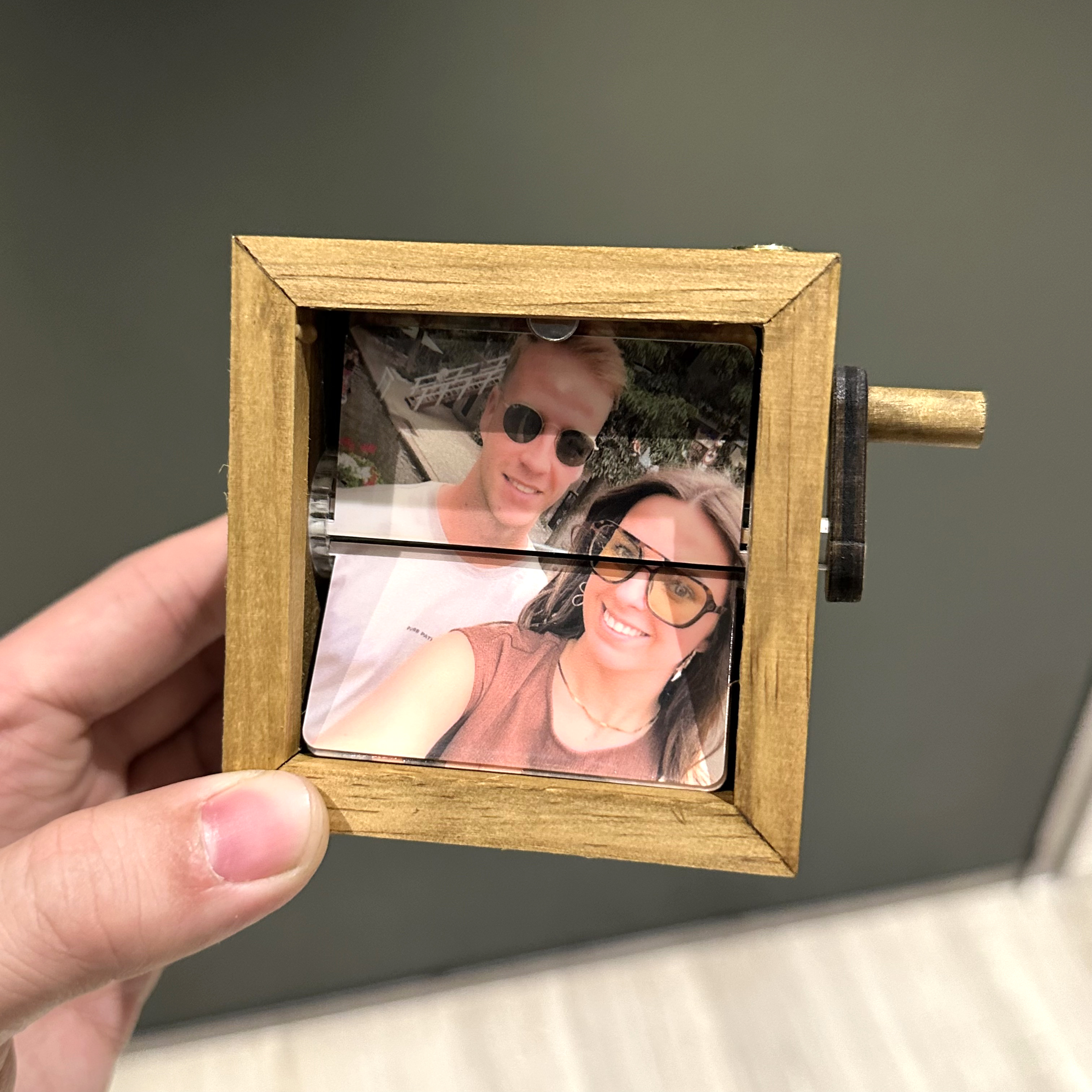 💗Custom Hand-Crank Flipbook Cartoon Photo Wood LED Box Gift for Her/Him