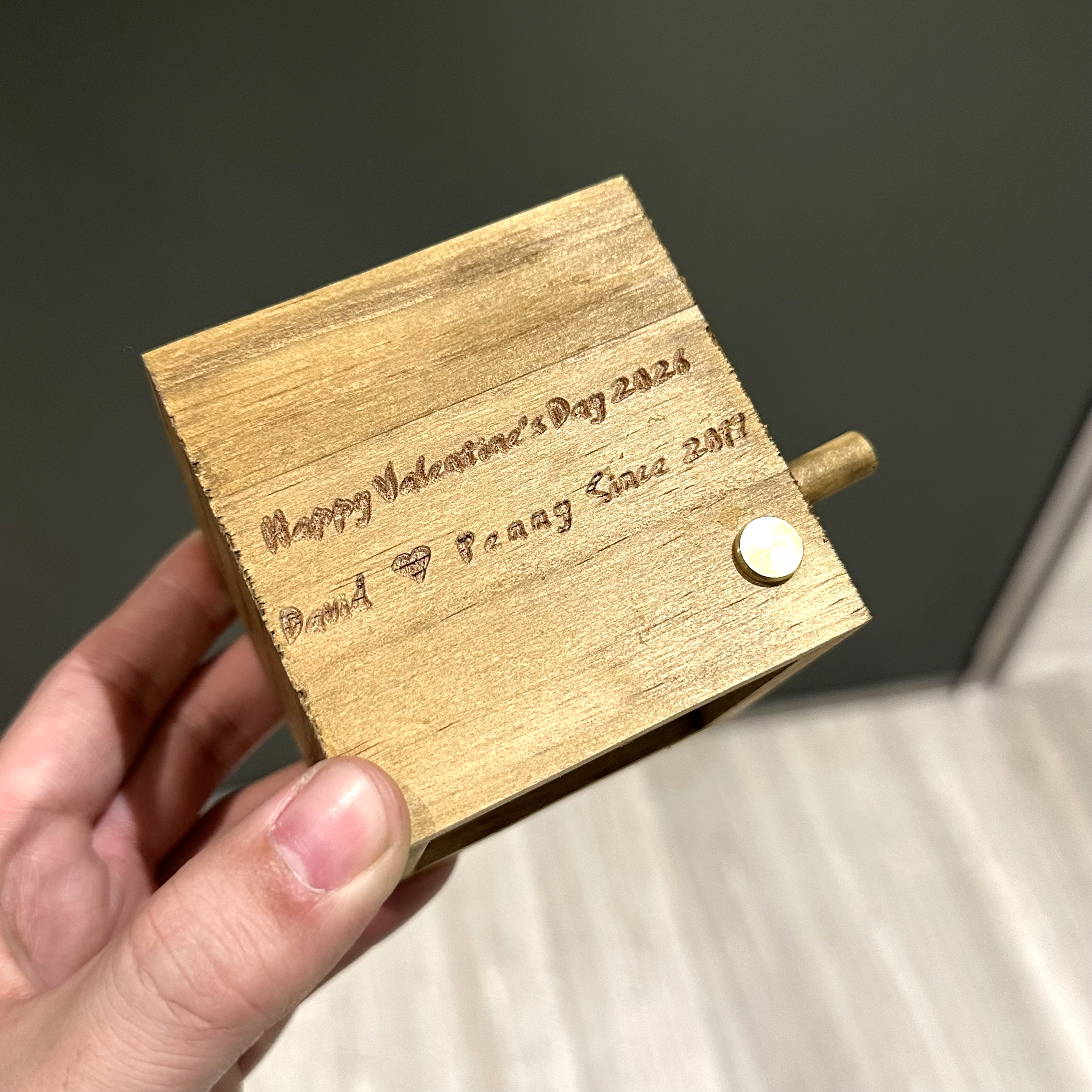 💗Custom Hand-Crank Flipbook Cartoon Photo Wood LED Box Gift for Her/Him