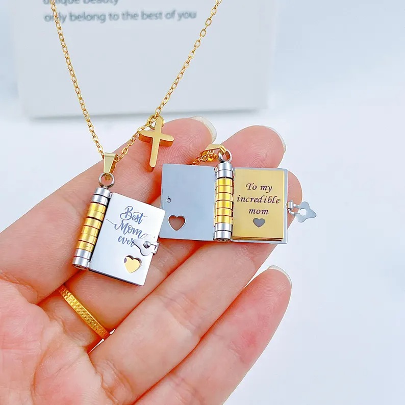 🌸 Best Mom Ever – Personalized Mini Book Necklace