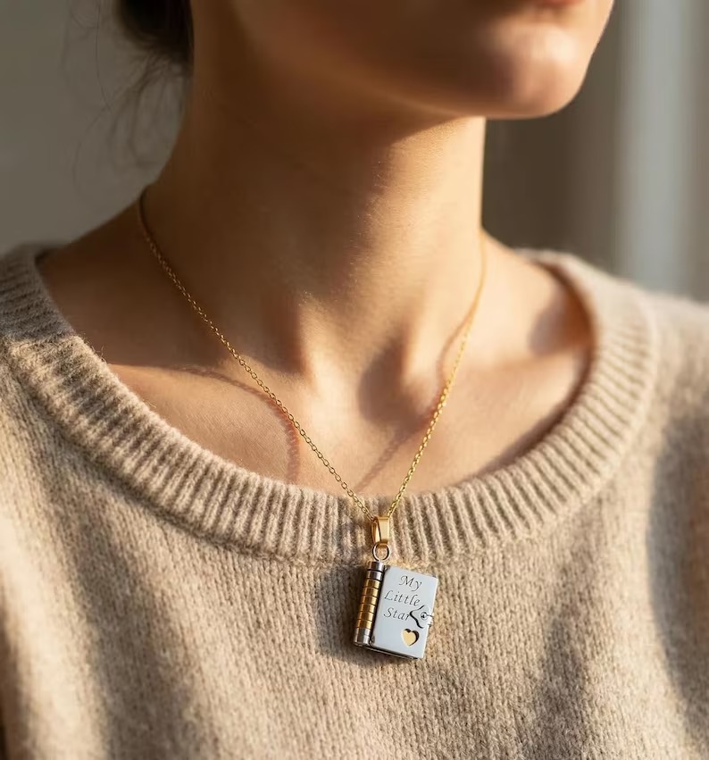 🌸 My Little Star – Personalized Mini Book Necklace for Daughter