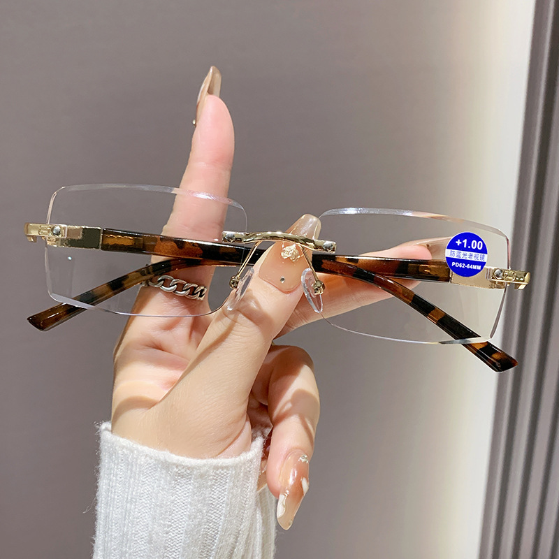 [Fashion Pairings] Ultra-Lightweight, Blue Light-Blocking Reading Glasses with Variable Focal Length