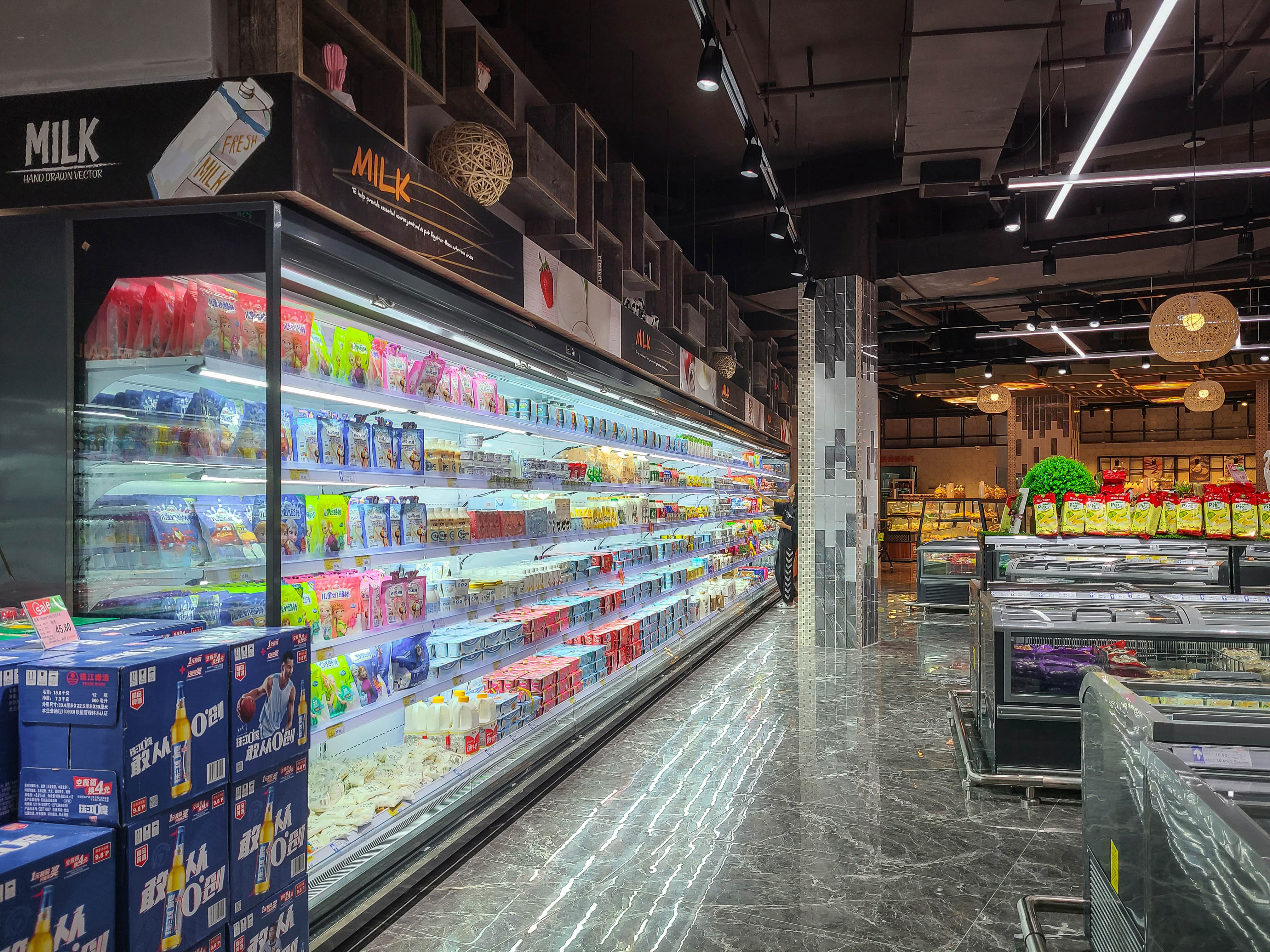 Transparent wide island freezer