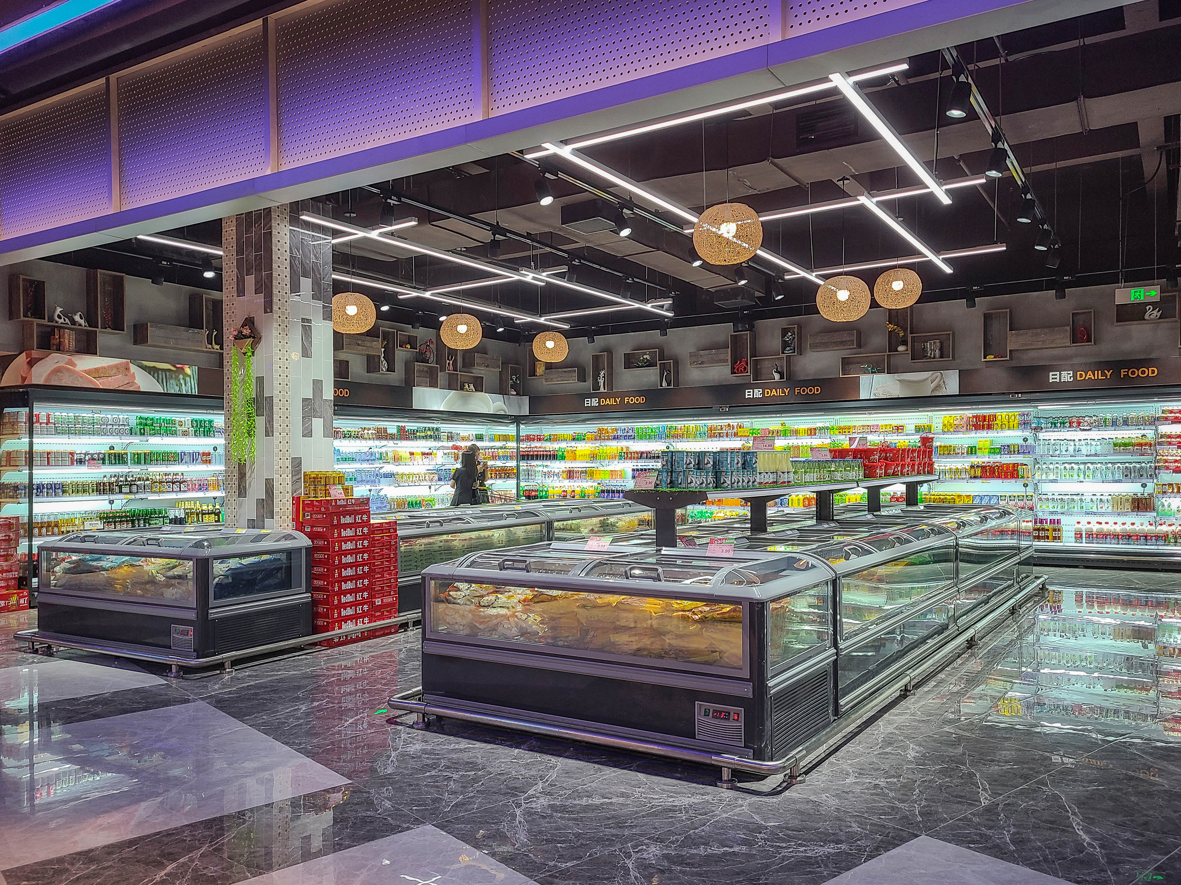 Transparent wide island freezer