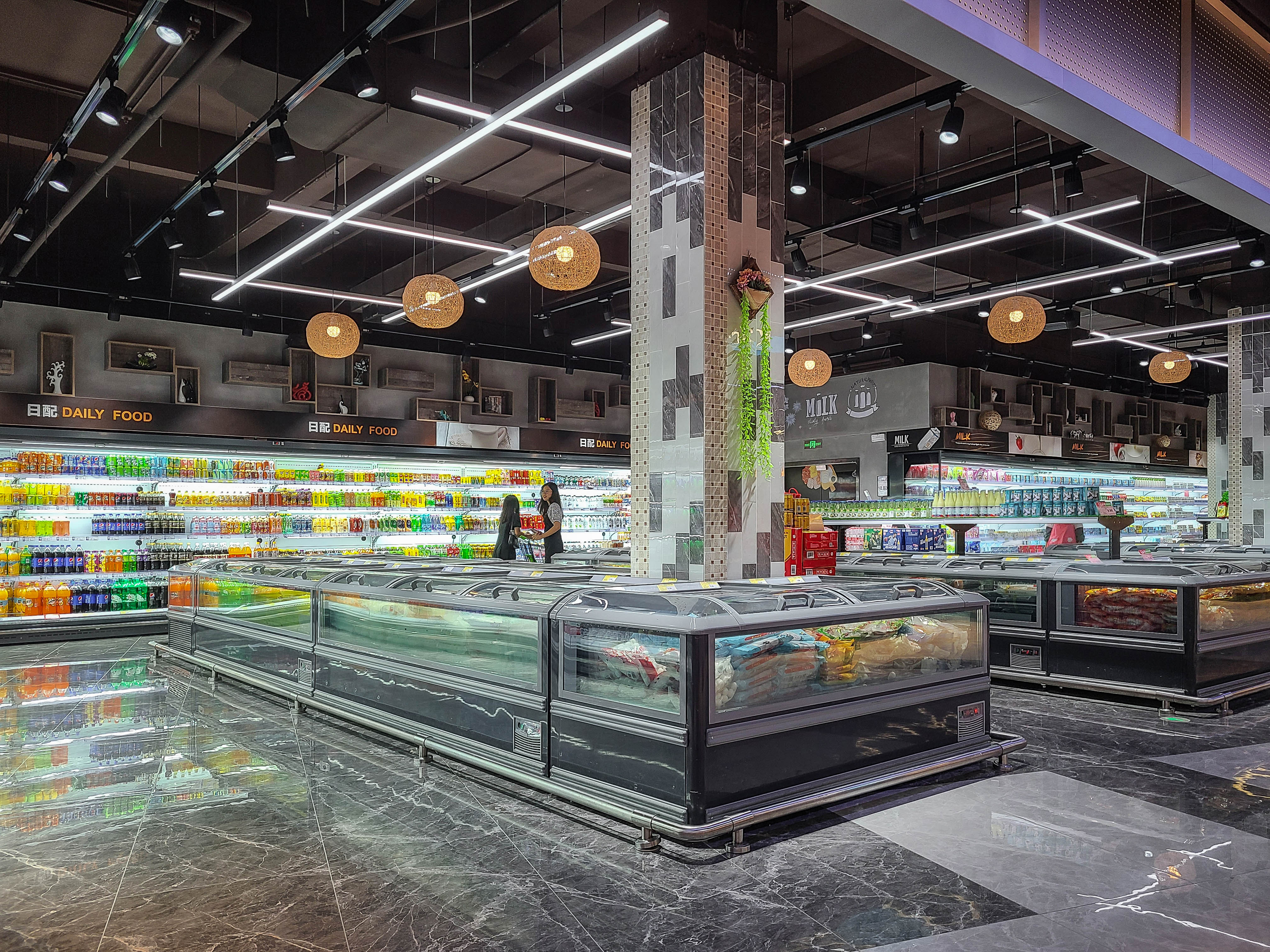 Transparent wide island freezer