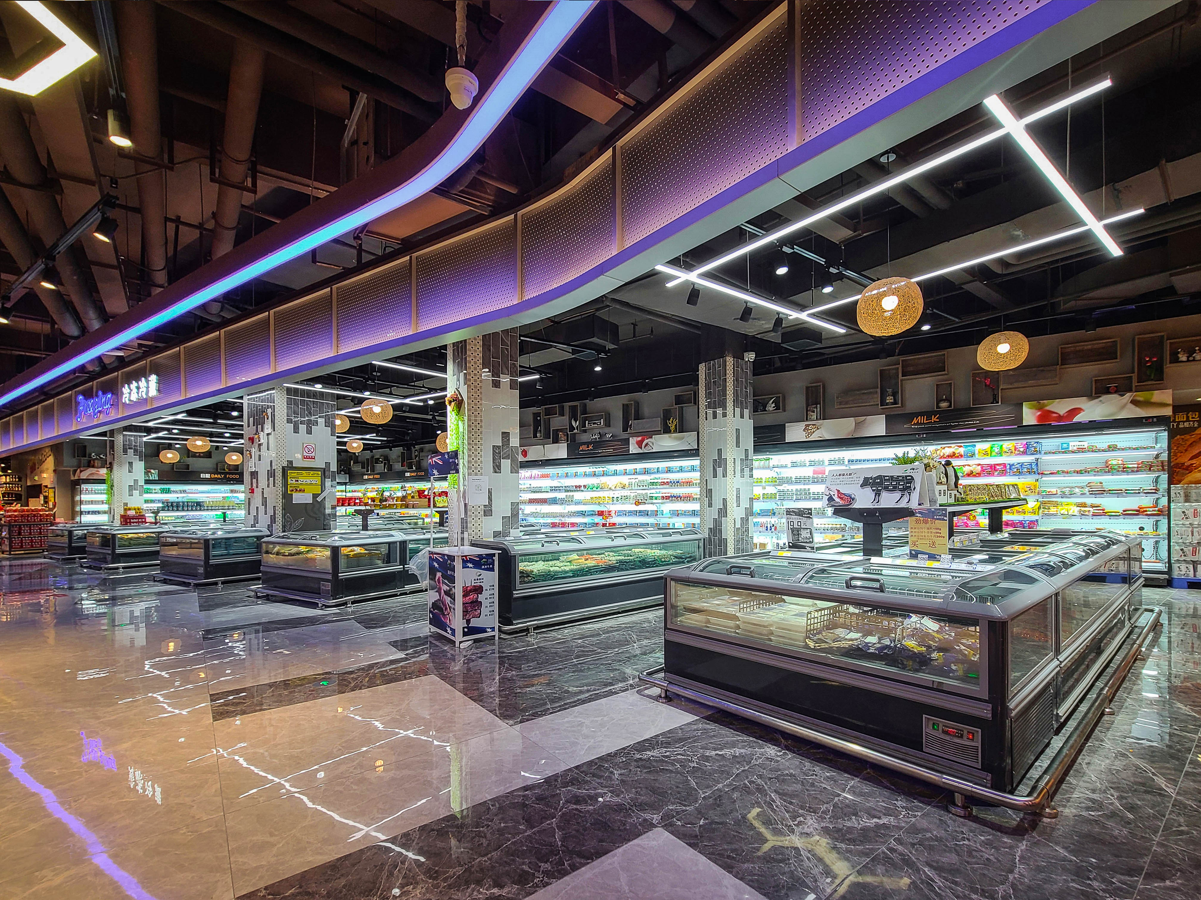 Transparent wide island freezer