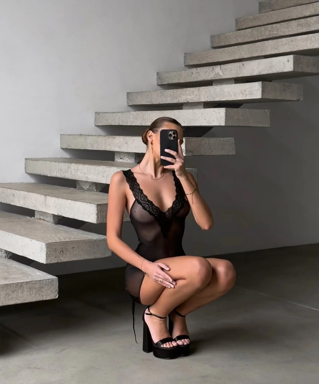 Cross-border hot sale sexy hot girl lace nightdress female transparent mesh lace European and American sexy pajamas two-piece set