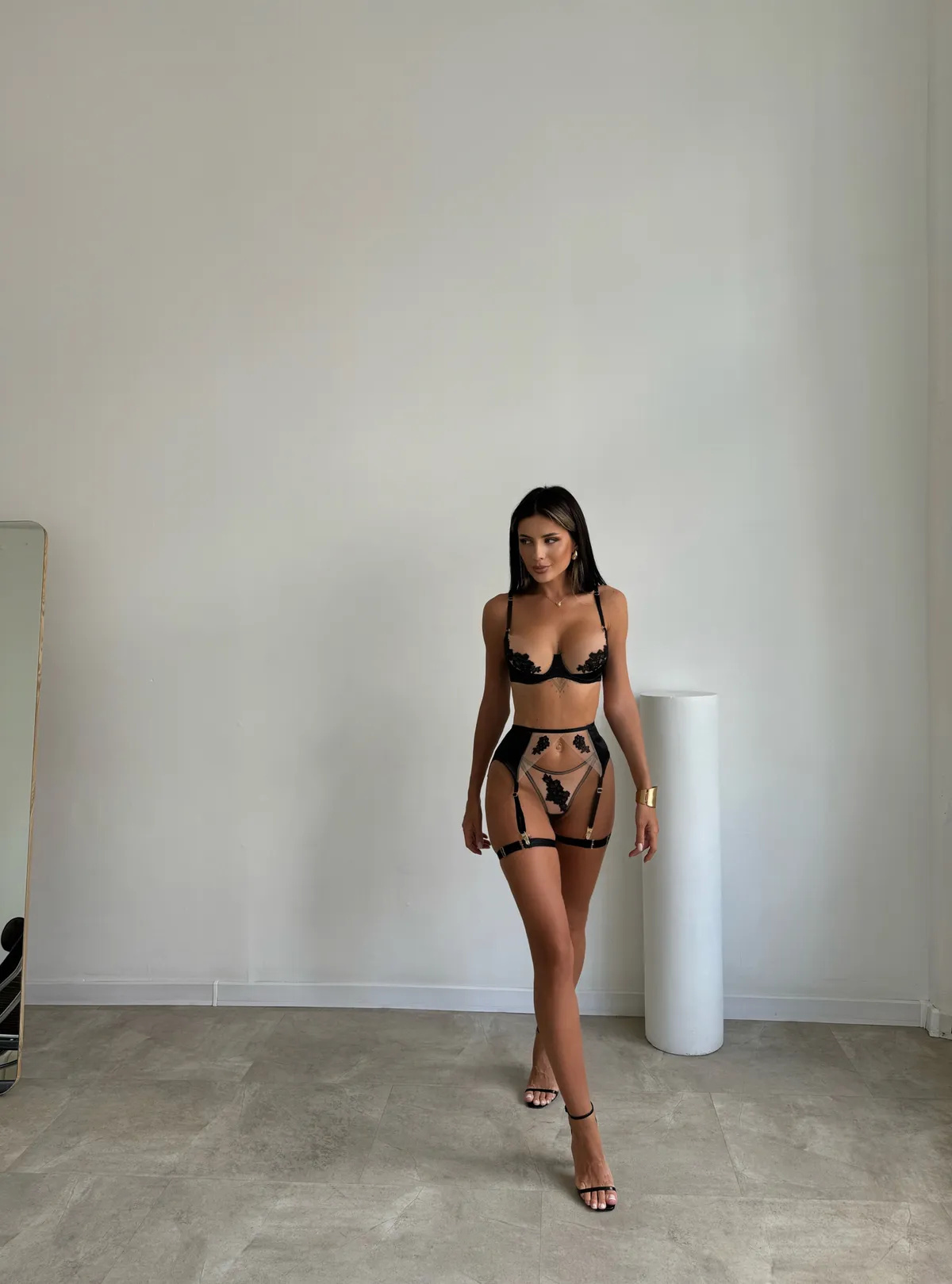 Hot sale mesh splicing heavy embroidery sexy lingerie