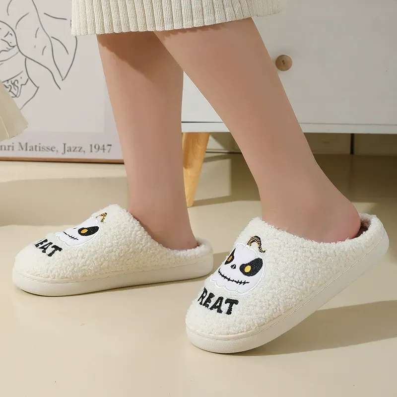 (🔥Specjalna oferta na Halloween: 60% zniżki – Nie przegap!🔥) Pluszowe kapcie w kształcie dyni na Halloween ✅Kup dwie pary butów za jedyne 162 zł