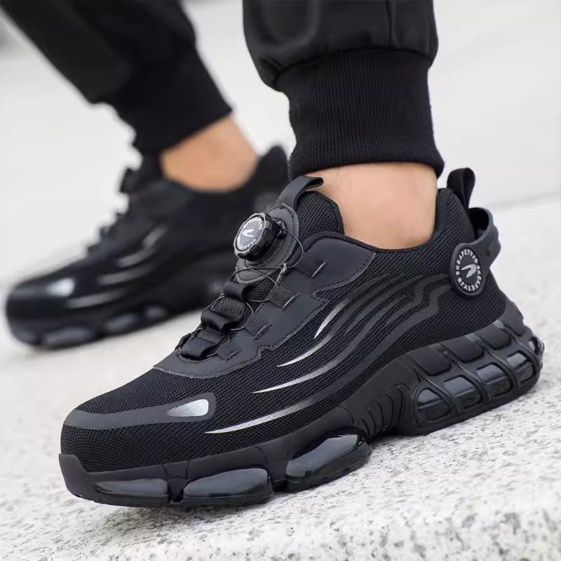 Die von der Bundesfeuerwehr empfohlenen Schutzschuhe entsprechen den deutschen Sicherheitsstandards und sind zudem wasserdicht, rutsch- und durchtrittsicher.