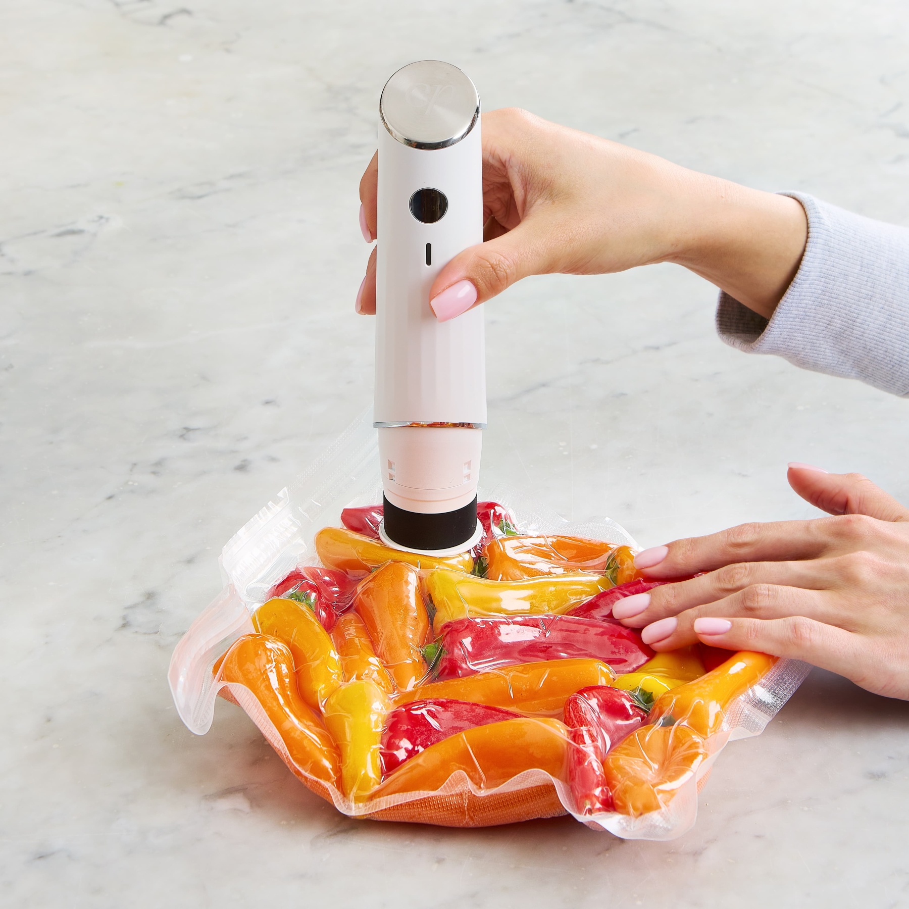 Pawdear compact vacuum sealer. Vacuum Seals your food in 5 seconds. Easy To Use. Rechargeable battery.-PawDear