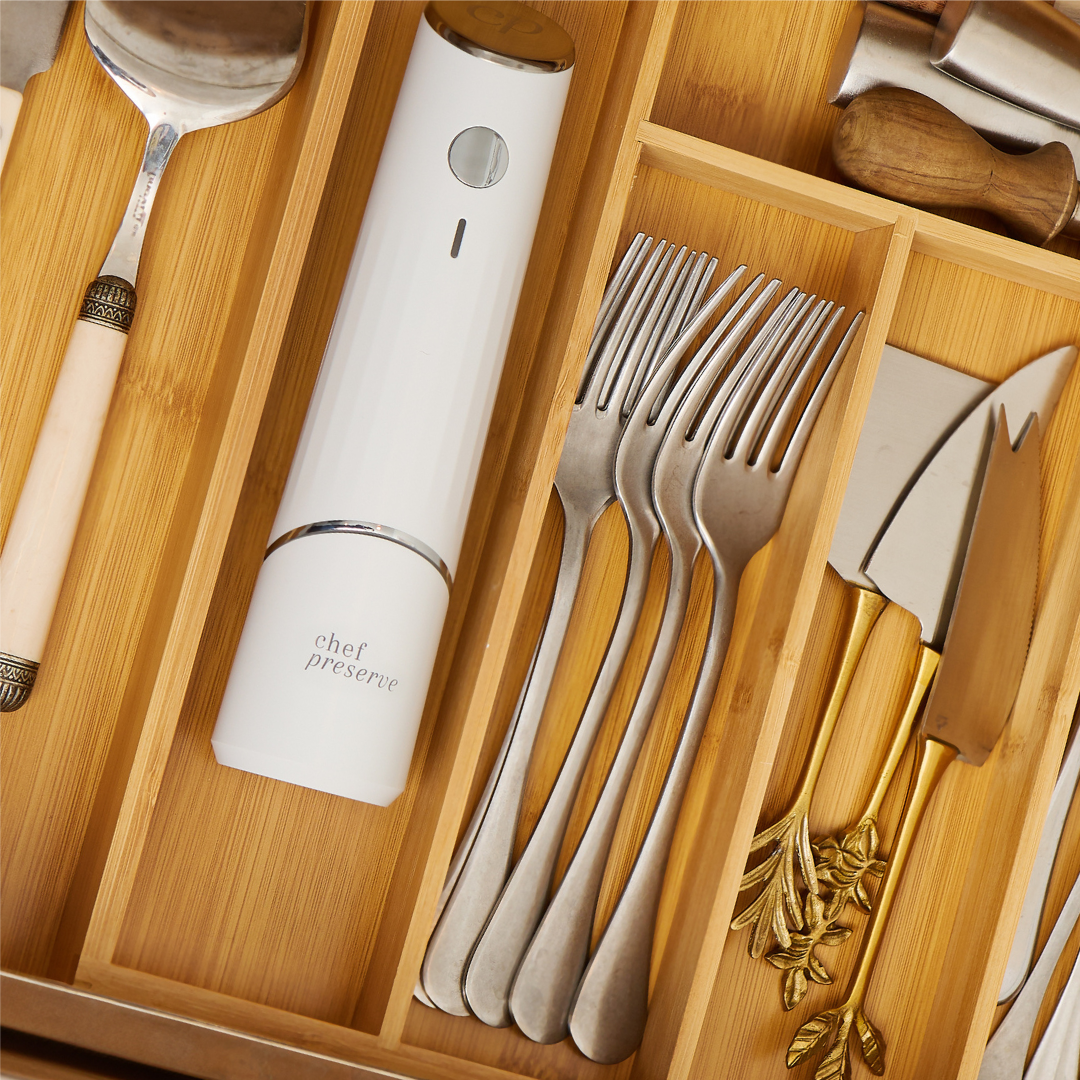 Pawdear compact vacuum sealer. Vacuum Seals your food in 5 seconds. Easy To Use. Rechargeable battery.-PawDear