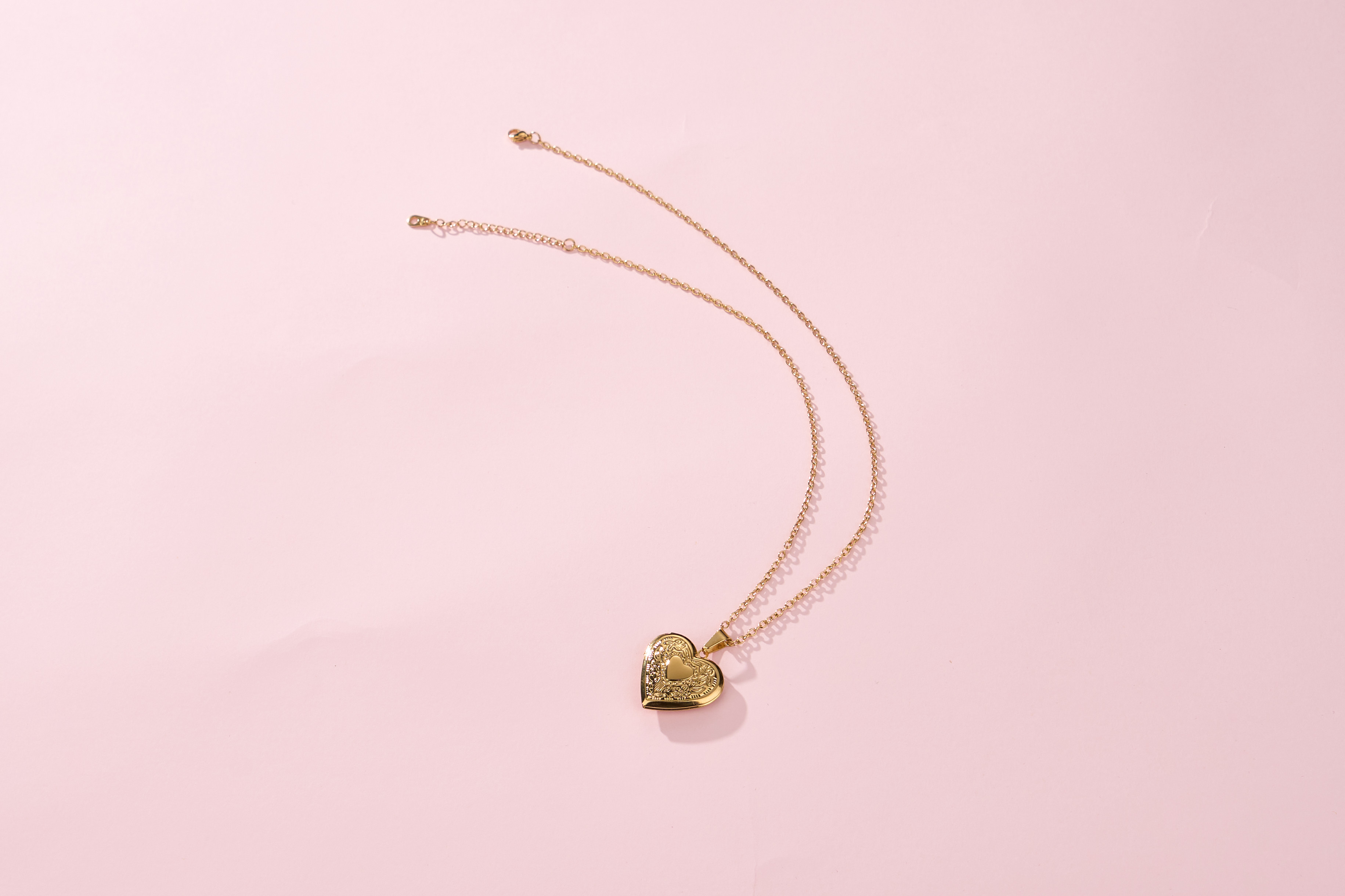 KeyStyle Photo Lockets Necklace for Women Heart Locket Necklaces that Holds Pictures Personalized Jewelry Gifts