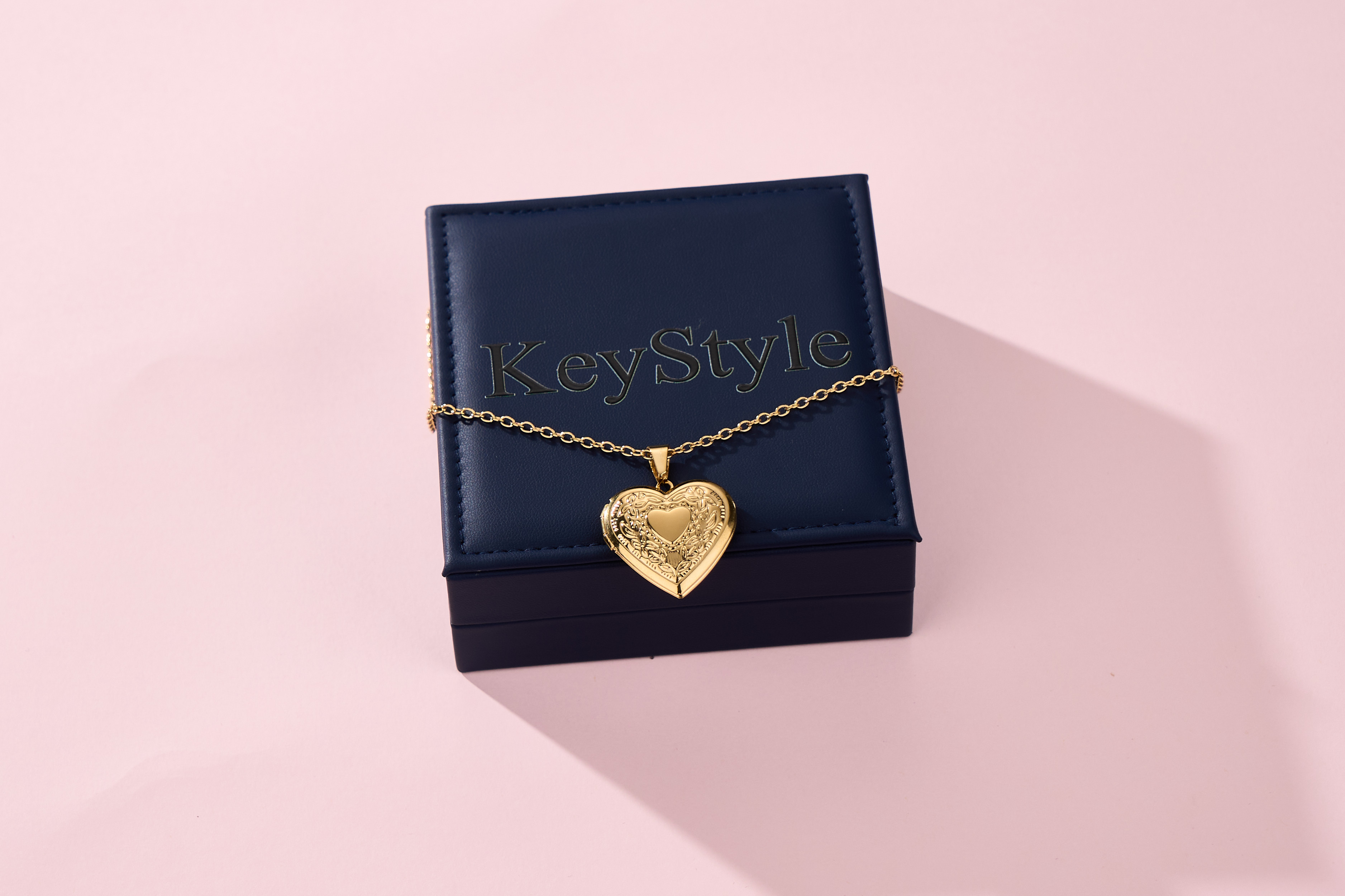 KeyStyle Photo Lockets Necklace for Women Heart Locket Necklaces that Holds Pictures Personalized Jewelry Gifts