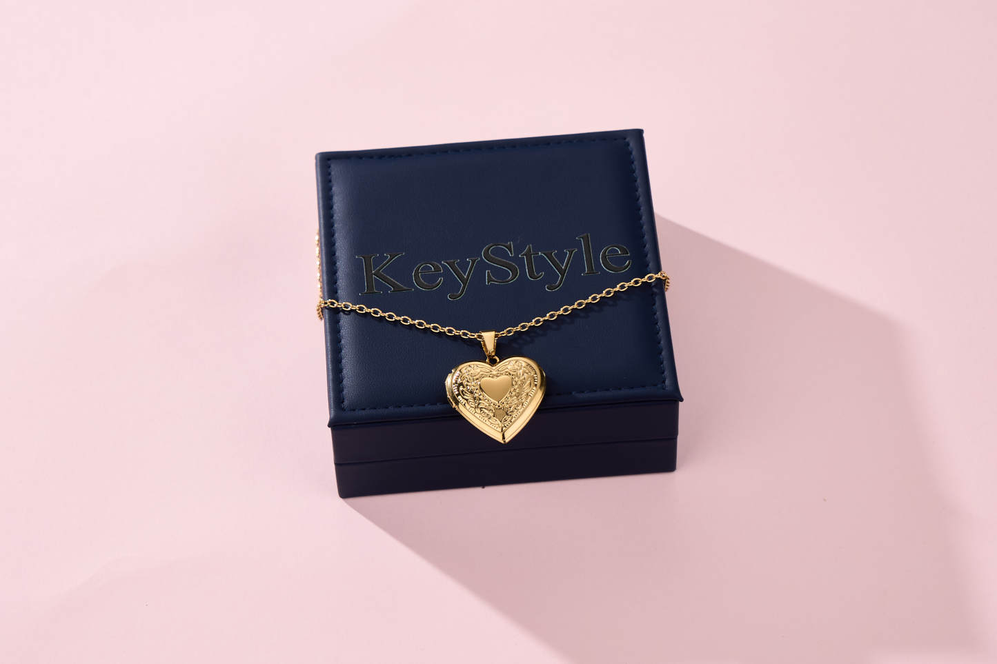KeyStyle Photo Lockets Necklace for Women Heart Locket Necklaces that Holds Pictures Personalized Jewelry Gifts
