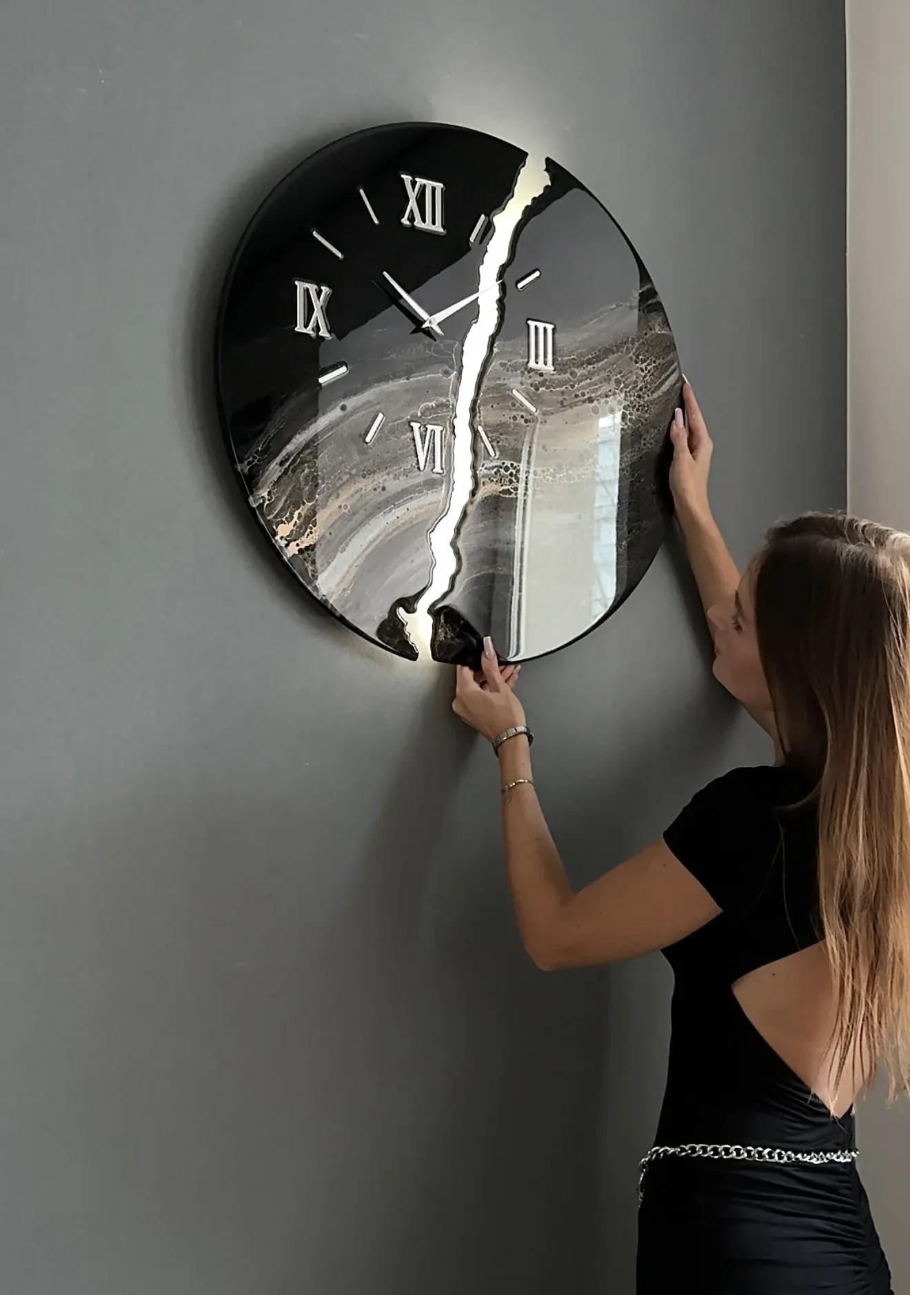 ⏱️Clock in the form of a slit 60 cm in diameter