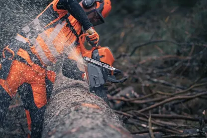 Husqvarna 592 XP Chainsaw 1