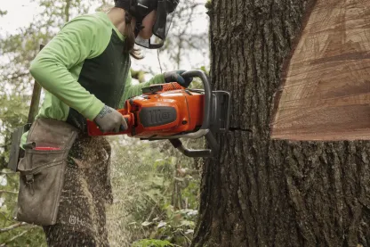 Husqvarna 592 XP Chainsaw 1