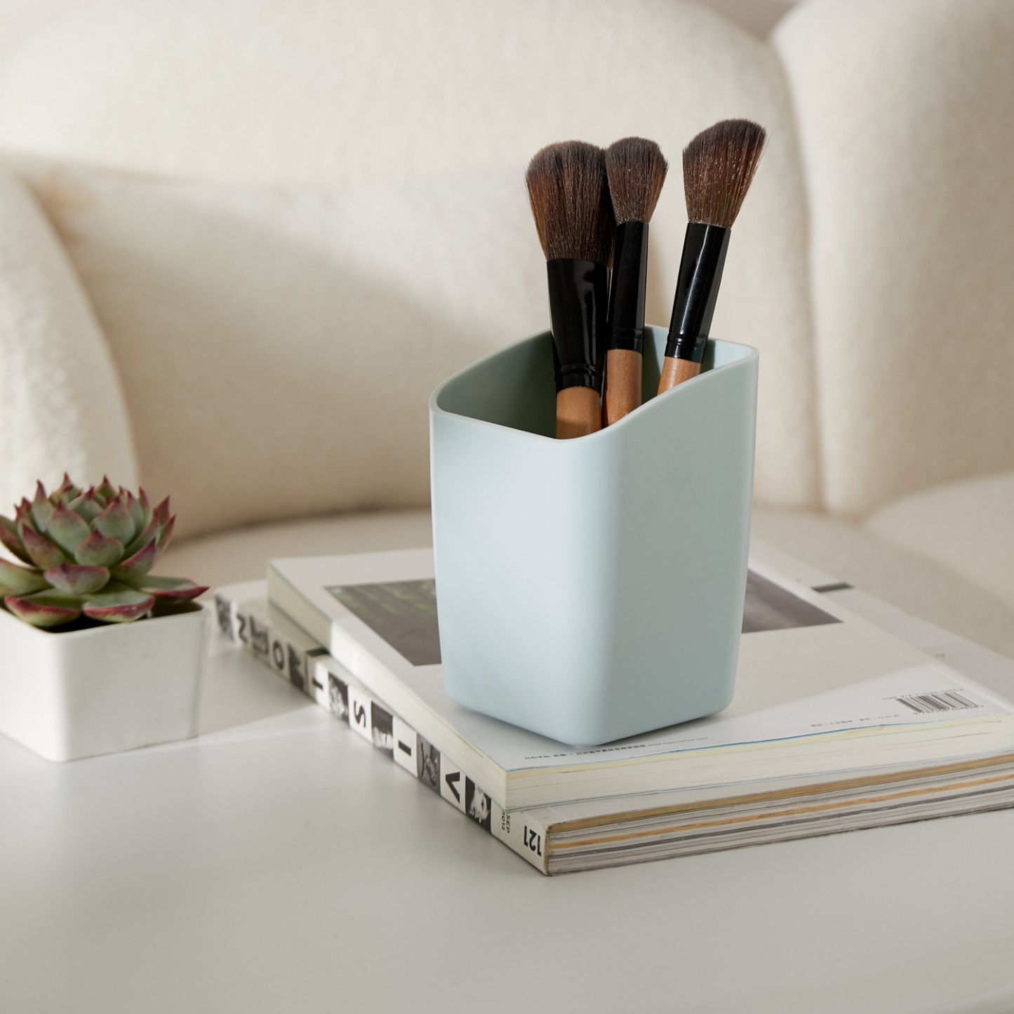 Y YOMA 1 Pack Pen Holder for Desk Cute Plastic Pencil Cup Pen Container Square Organizer Modern Aesthetic Design Desktop Storage Solution for Pens, Pencils, Marker, Makeup Brush, Morandi Green