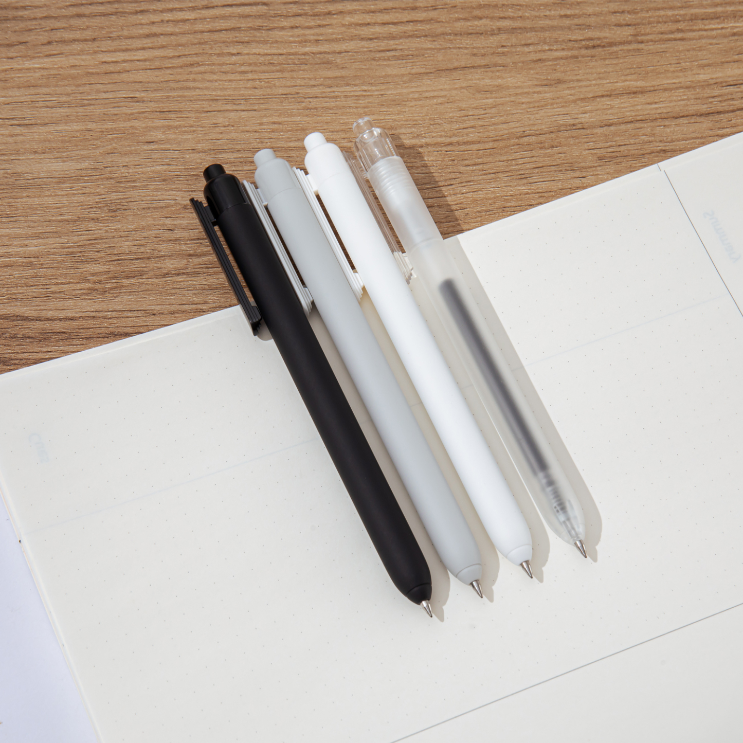 Y YOMA 4 Pcs Fine Point 0.5mm Gel Pen Black Ink Retractable Ballpoint Pen Smooth Writing Quick Dry Gel Pens Cute Aesthetic Pen Pastel Refillable Pen for School Home Office Supplies, Ash Grey