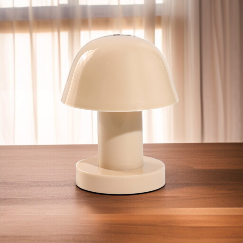 Dekoratives Ambienten-Nachtlicht auf dem Nachttisch