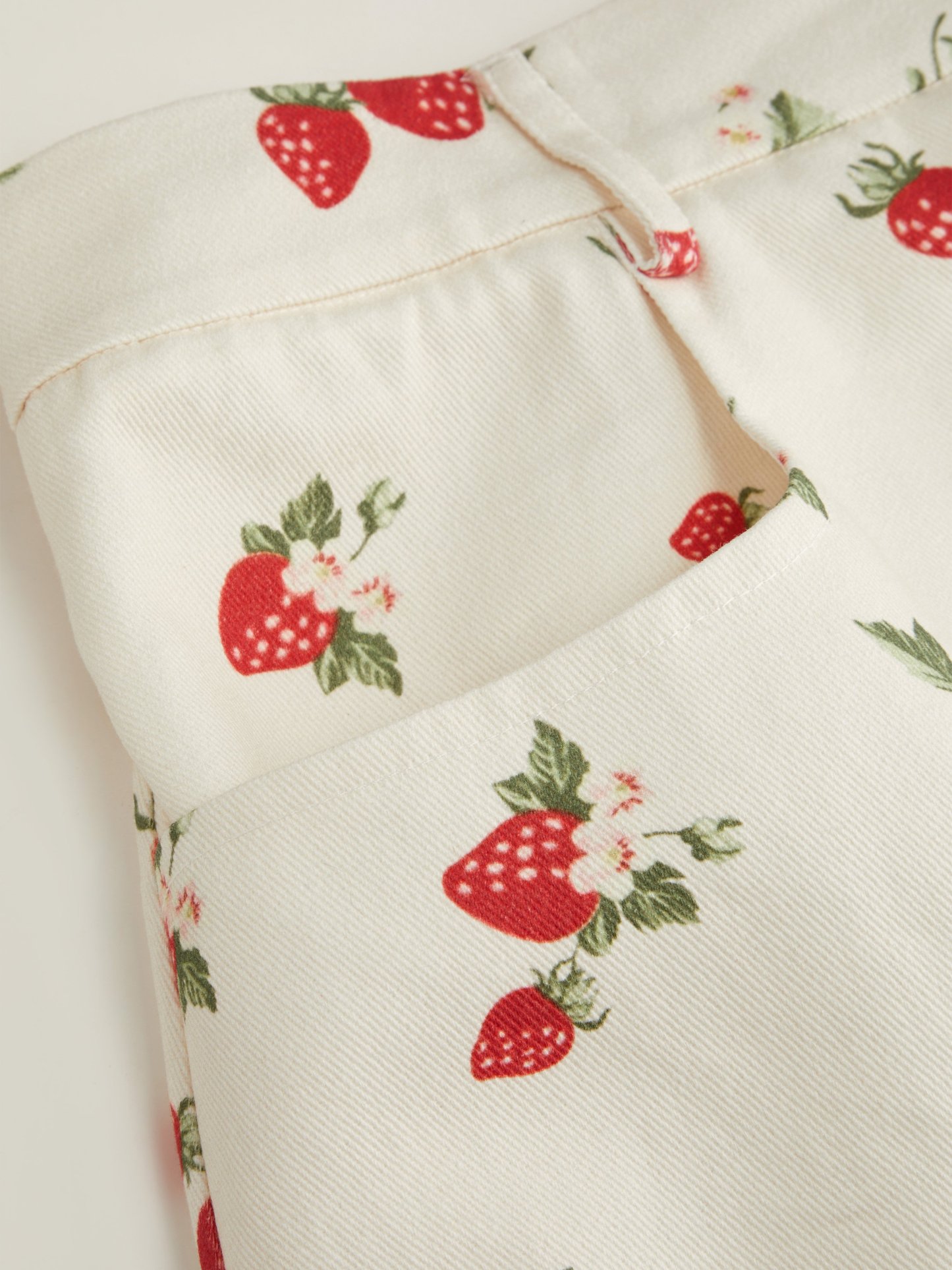 100% Cotton Mid Rise Strawberry Graphic Micro Shorts Curve & Plus