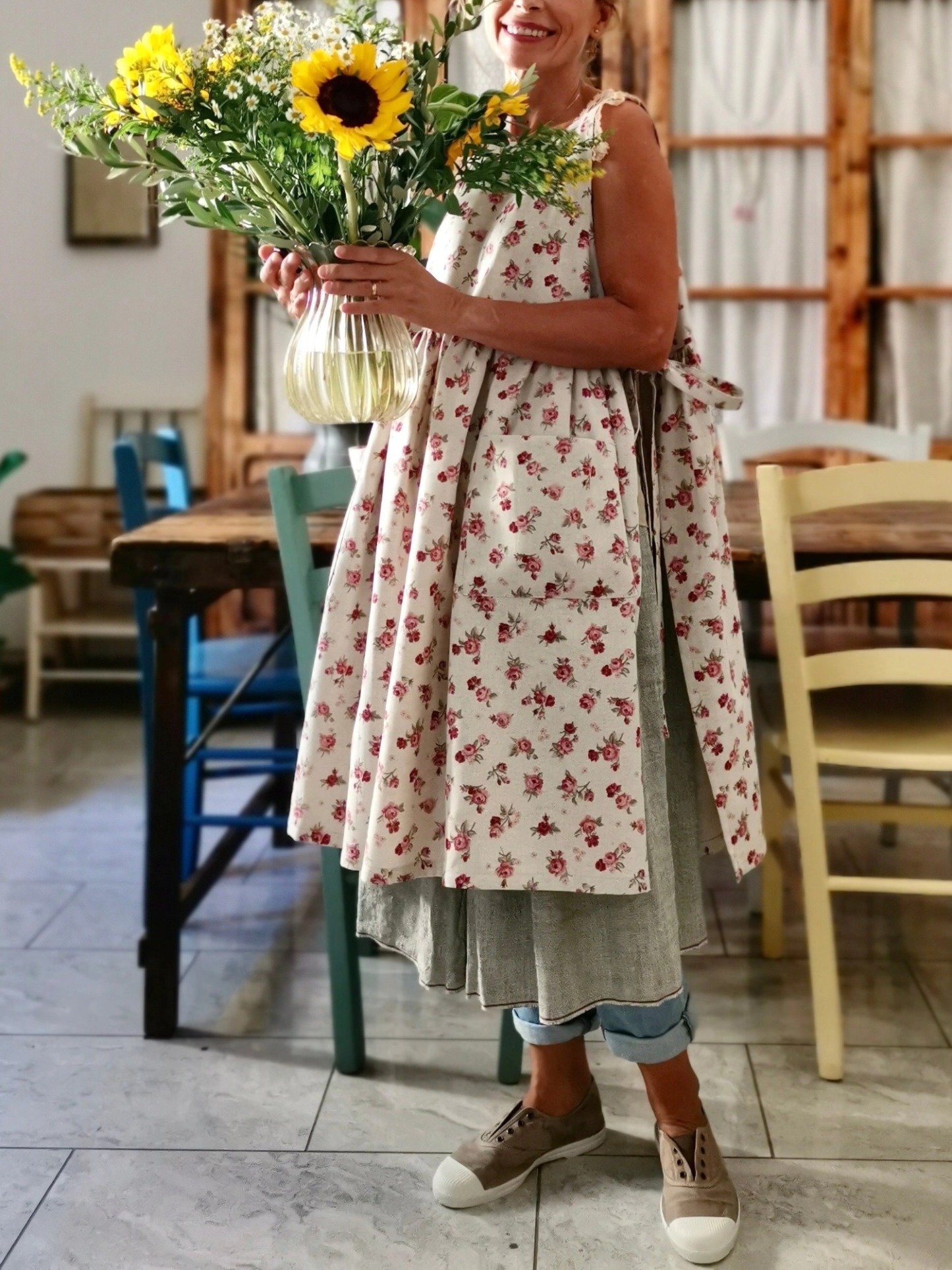 Women's Kitchen Apron with Roses