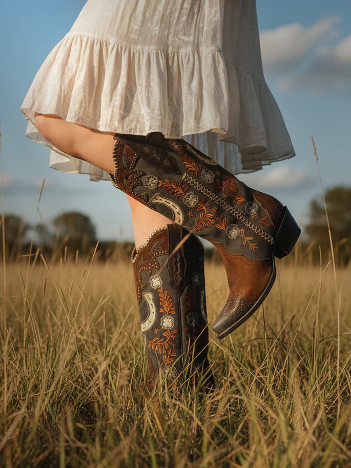 A4863 - WOMEN'S HONEY HORSESHOE OVERLAY EMBROIDERY STUDS HANDWOVEN SNIP TOE COWBOY BOOT