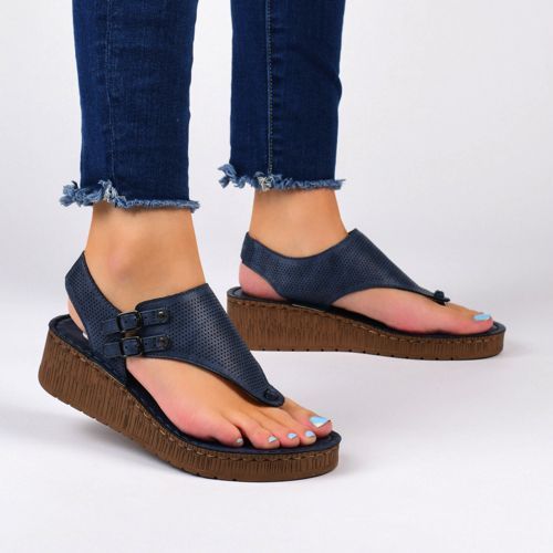 Journee Women's Mckell Wedge Sandals