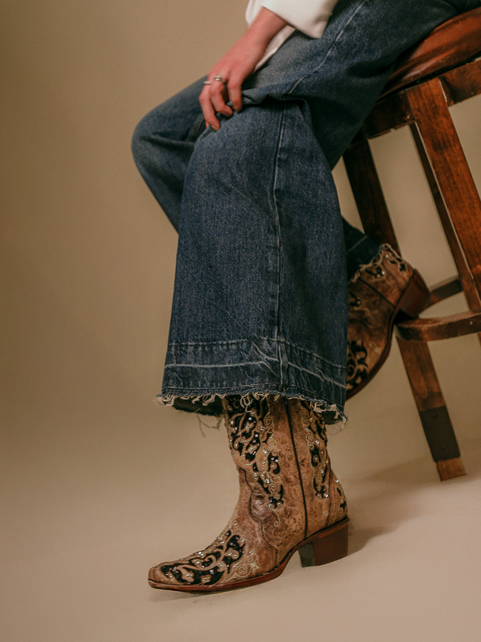 A3569 - WOMEN'S BLACK GLITTER INLAY FLORAL OVERLAY WITH CRYSTALS AND STUDS SNIP TOE BROWN COWBOY BOOT