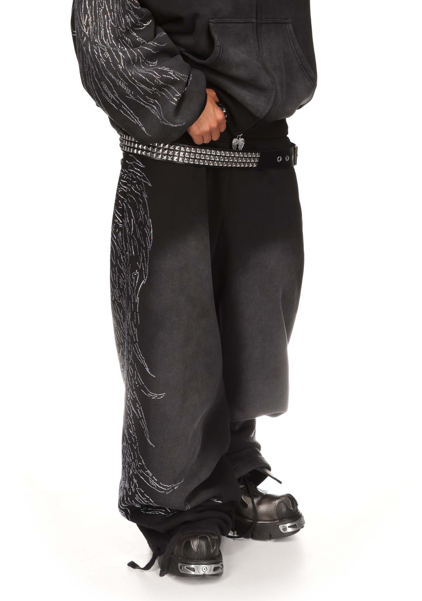 FALLEN RHINESTONE OVERSIZED SWEATPANTS WASHED BLACK