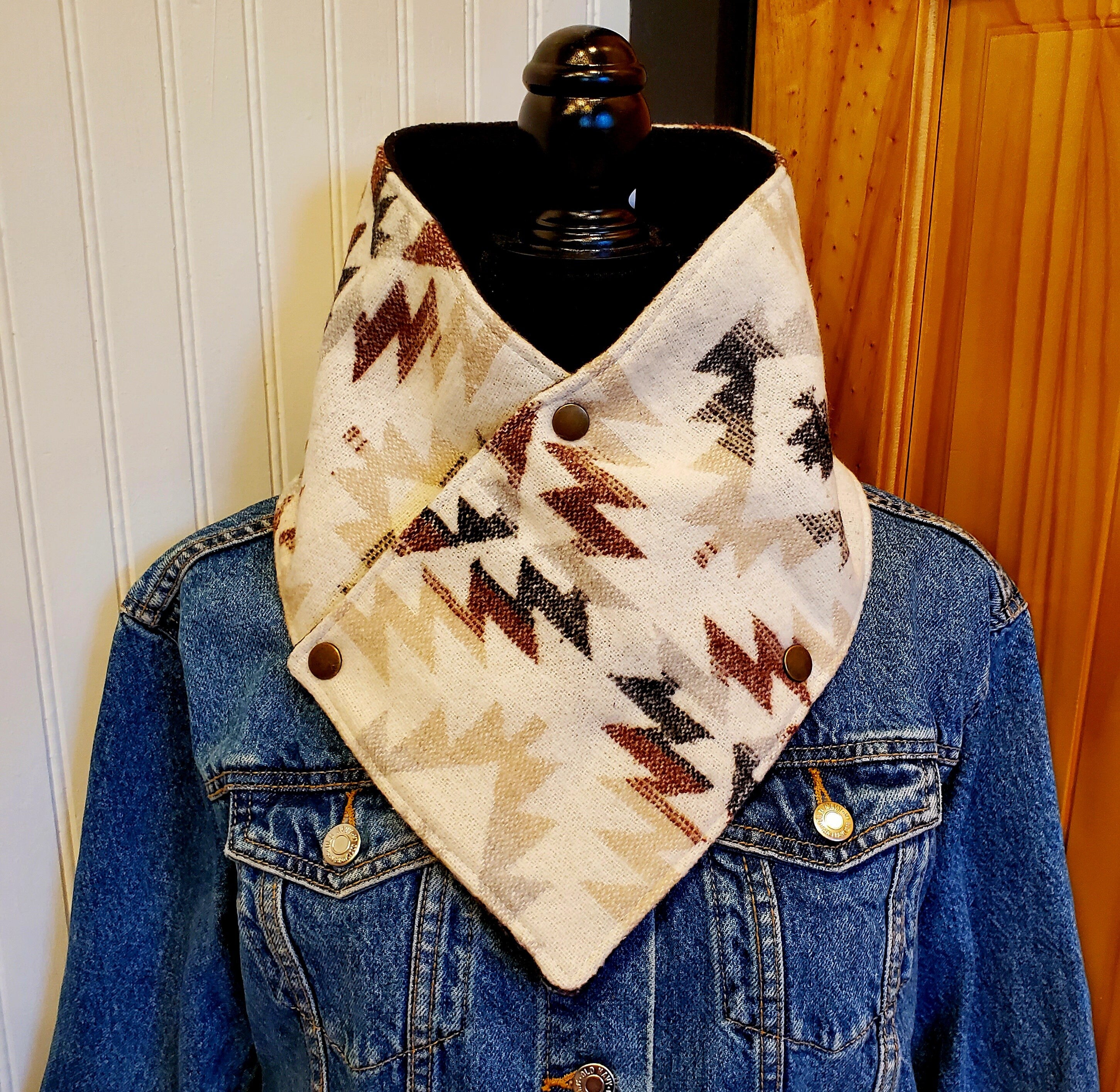 Women's Western Cowl - White Aztec