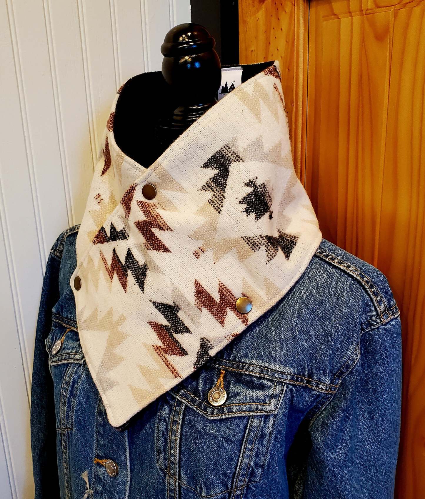 Women's Western Cowl - White Aztec