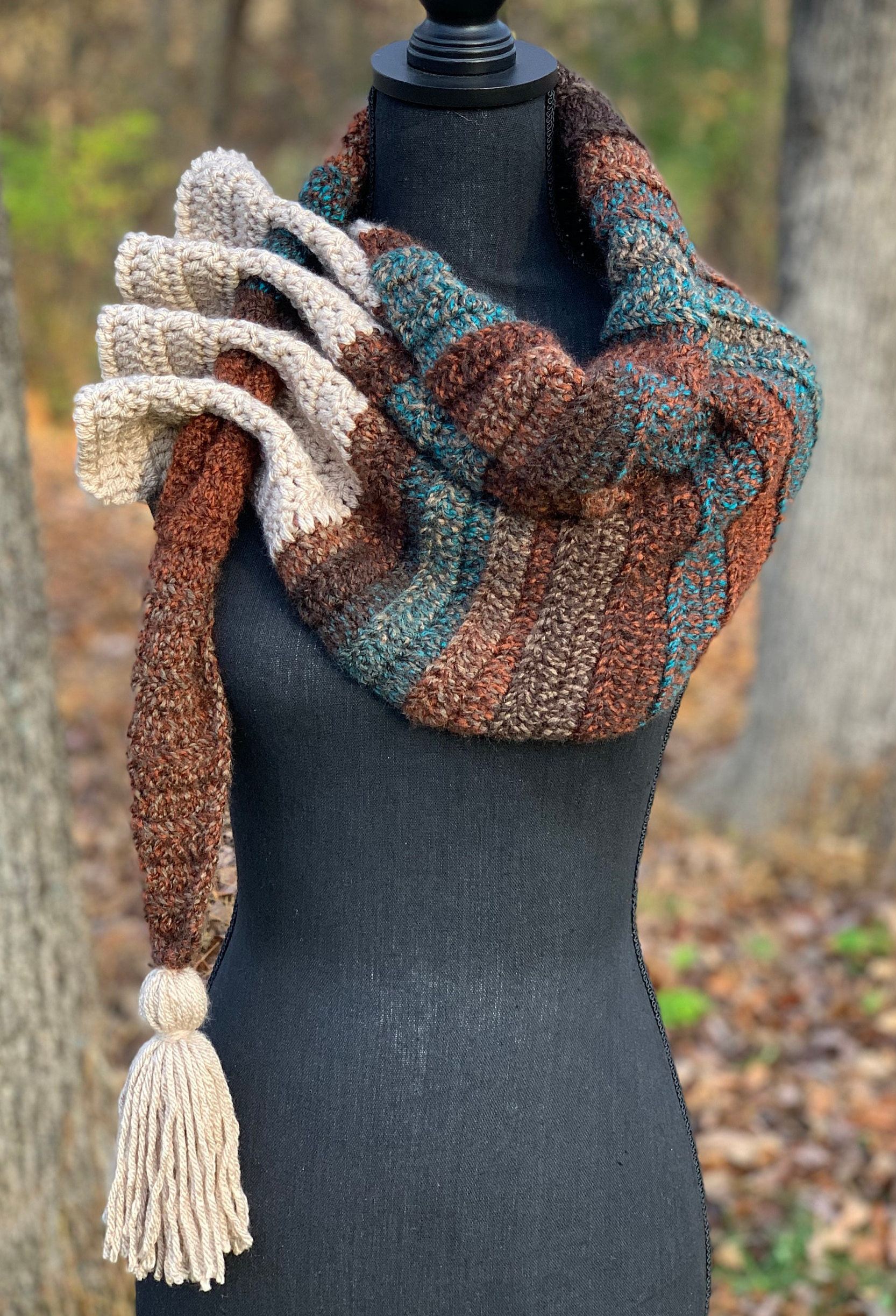 Ruffle Keyhole Scarf 
