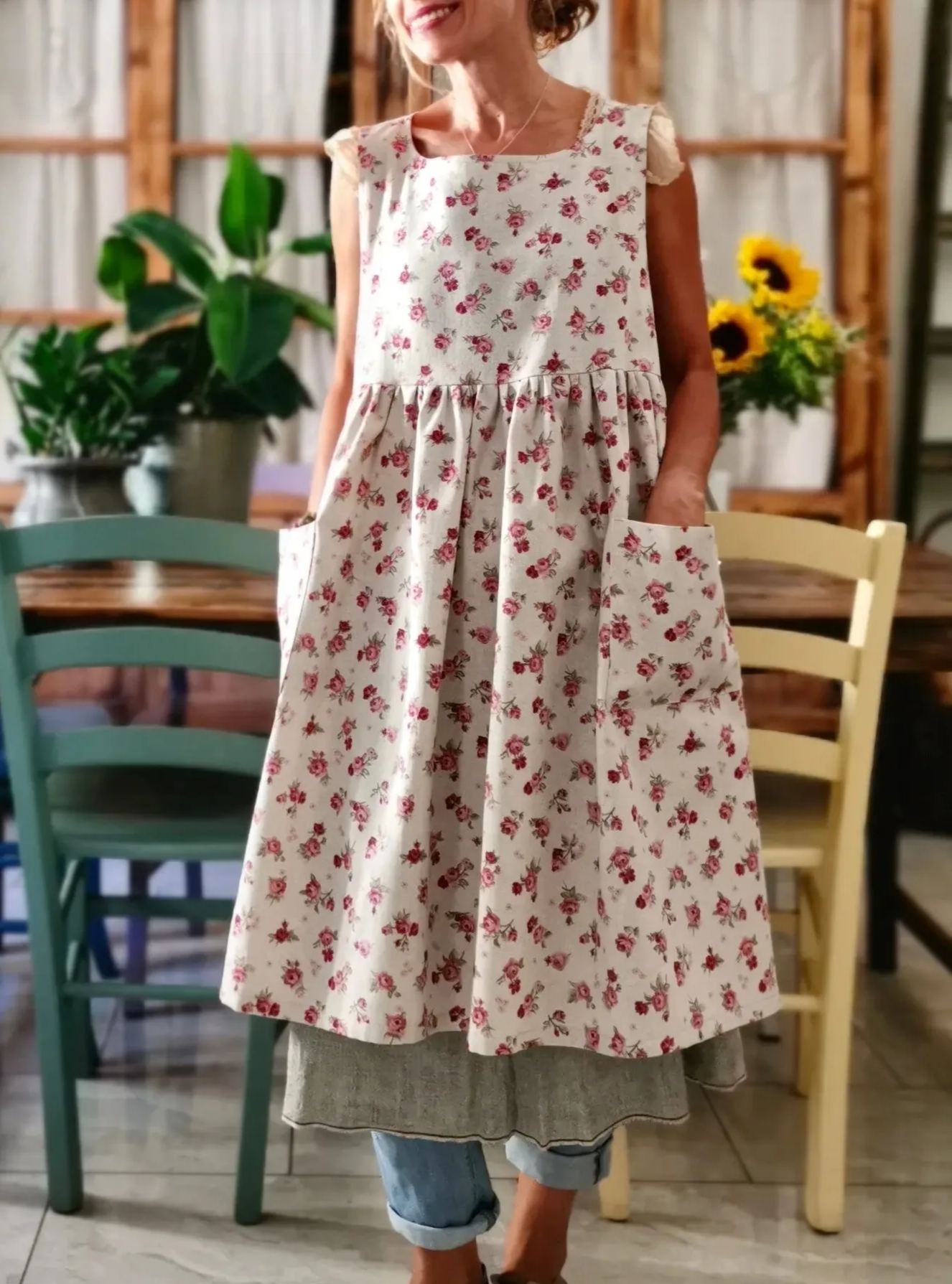 Women's Kitchen Apron with Roses