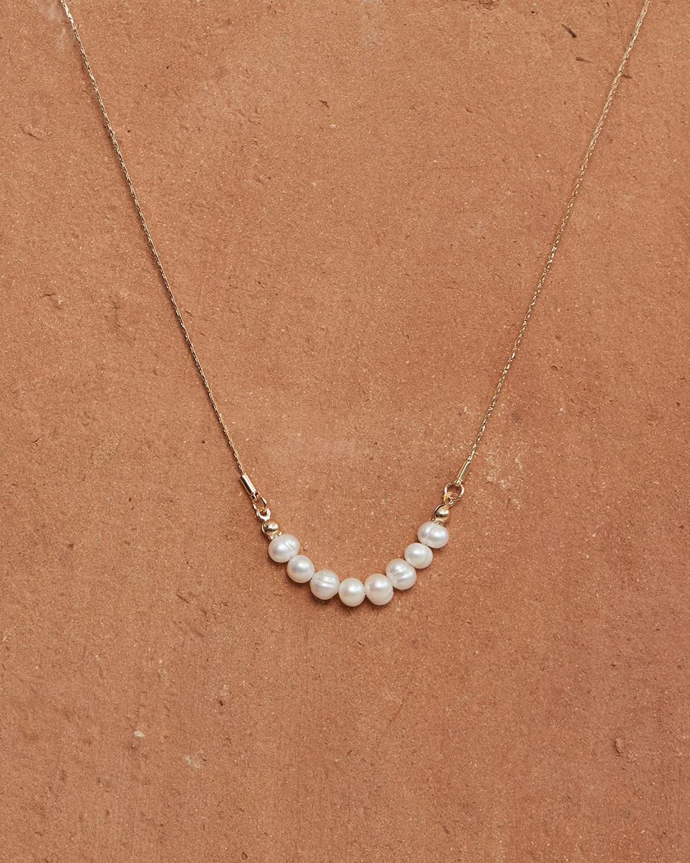 Short Necklace With Row Of Pearls