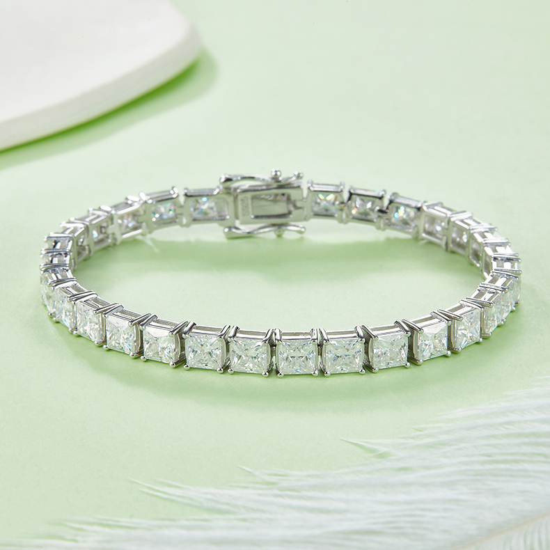 S925 Silver Plated White Gold Tennis Chain Bracelet with Square Inlaid 0.5CT Each Moissanite (DVVS Clarity)