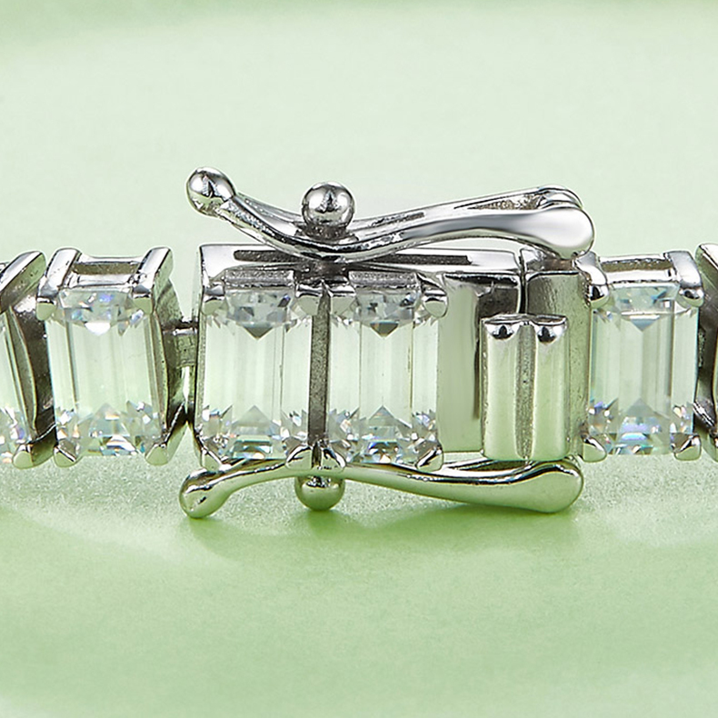 UWQD Rectangular-Cut Stone Inlaid Tennis Chain, S925 Silver Plated with White Gold Bracelet, 0.5CT D-VVS Grade Moissanite per Piece