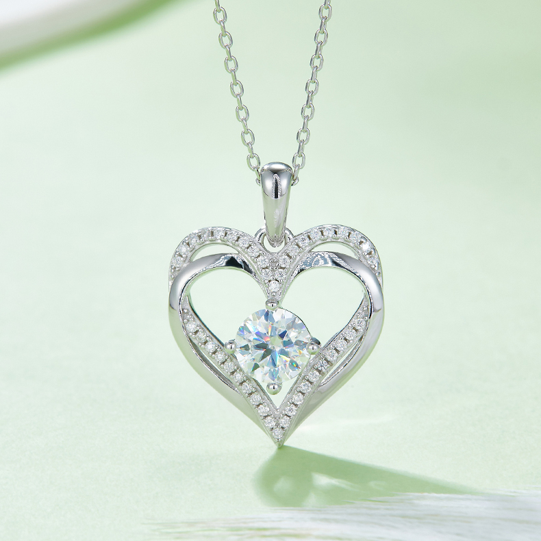 K032A Round Heart Pendant, S925 Silver, D-Grade 1.2ct Moissanite