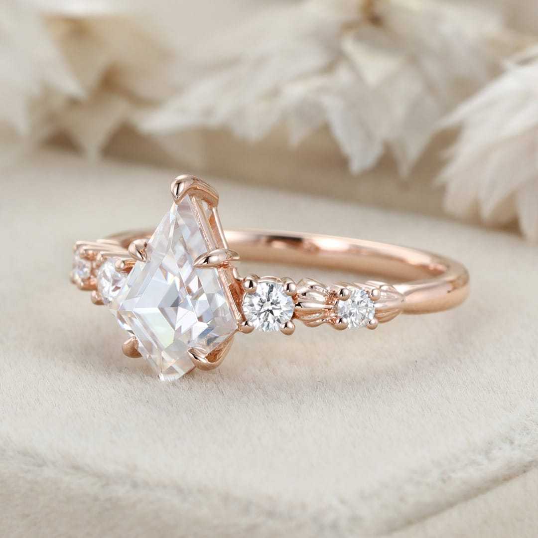 1.5CT Kite Cut Moissanite Engagement Ring Unique Vintage 14K Rose Gold Diamond Engagement Ring Bridal Promise Anniversary Gift Women