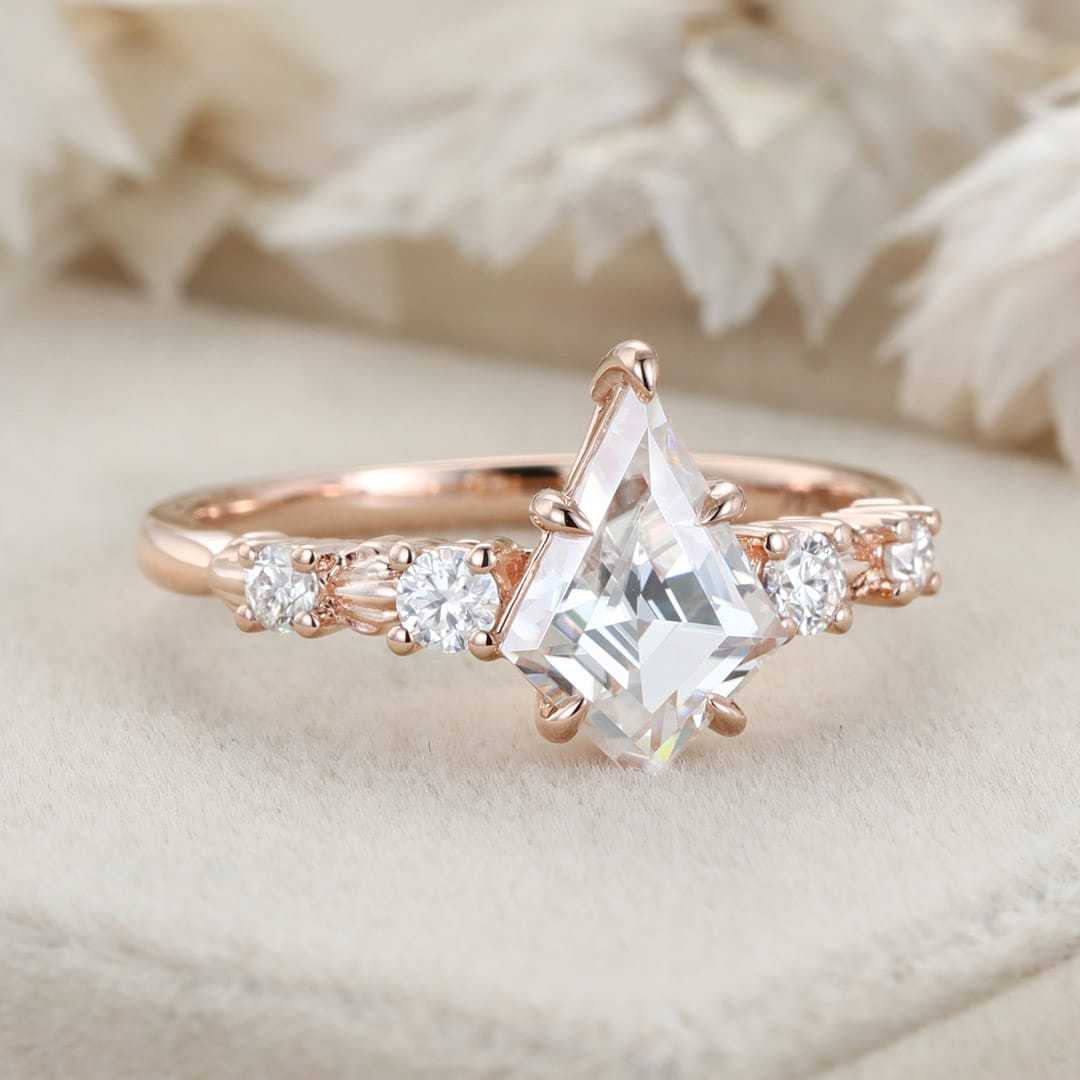 1.5CT Kite Cut Moissanite Engagement Ring Unique Vintage 14K Rose Gold Diamond Engagement Ring Bridal Promise Anniversary Gift Women