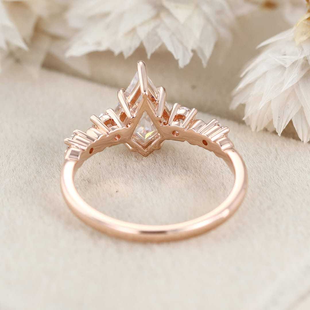 1.5CT Kite Cut Moissanite Engagement Ring Unique Vintage 14K Rose Gold Diamond Engagement Ring Bridal Promise Anniversary Gift Women