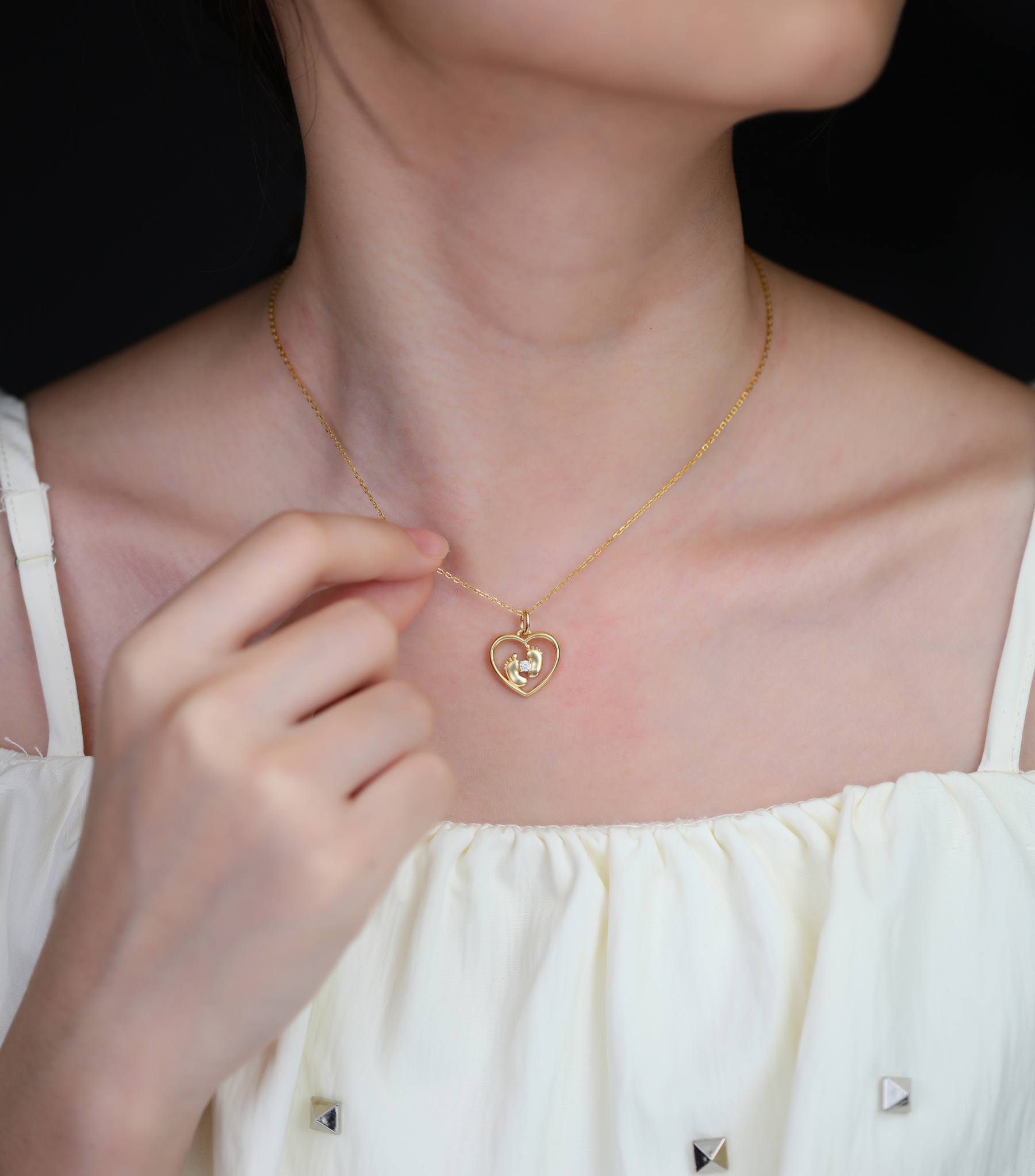 Customized Birthstone Footprint Heart Pendant Necklace – Gold or Silver Plated – Delicate Gift for Women, Moms, and Kids