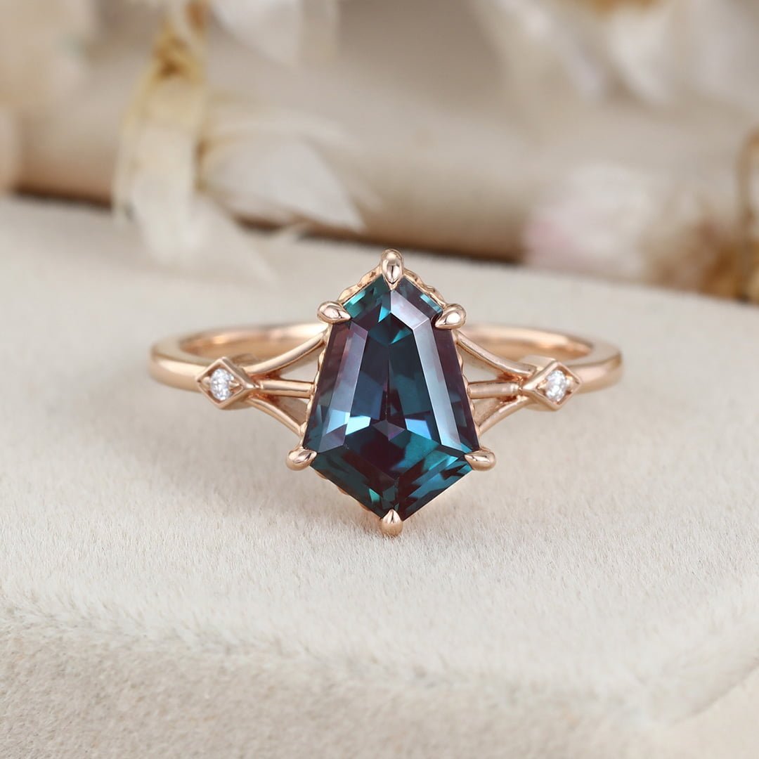 7x10mm Shield Shape Lab Alexandrite engagement ring Unique Simple Rose gold Moissanite engagement ring Bridal promise Anniversary gift ring