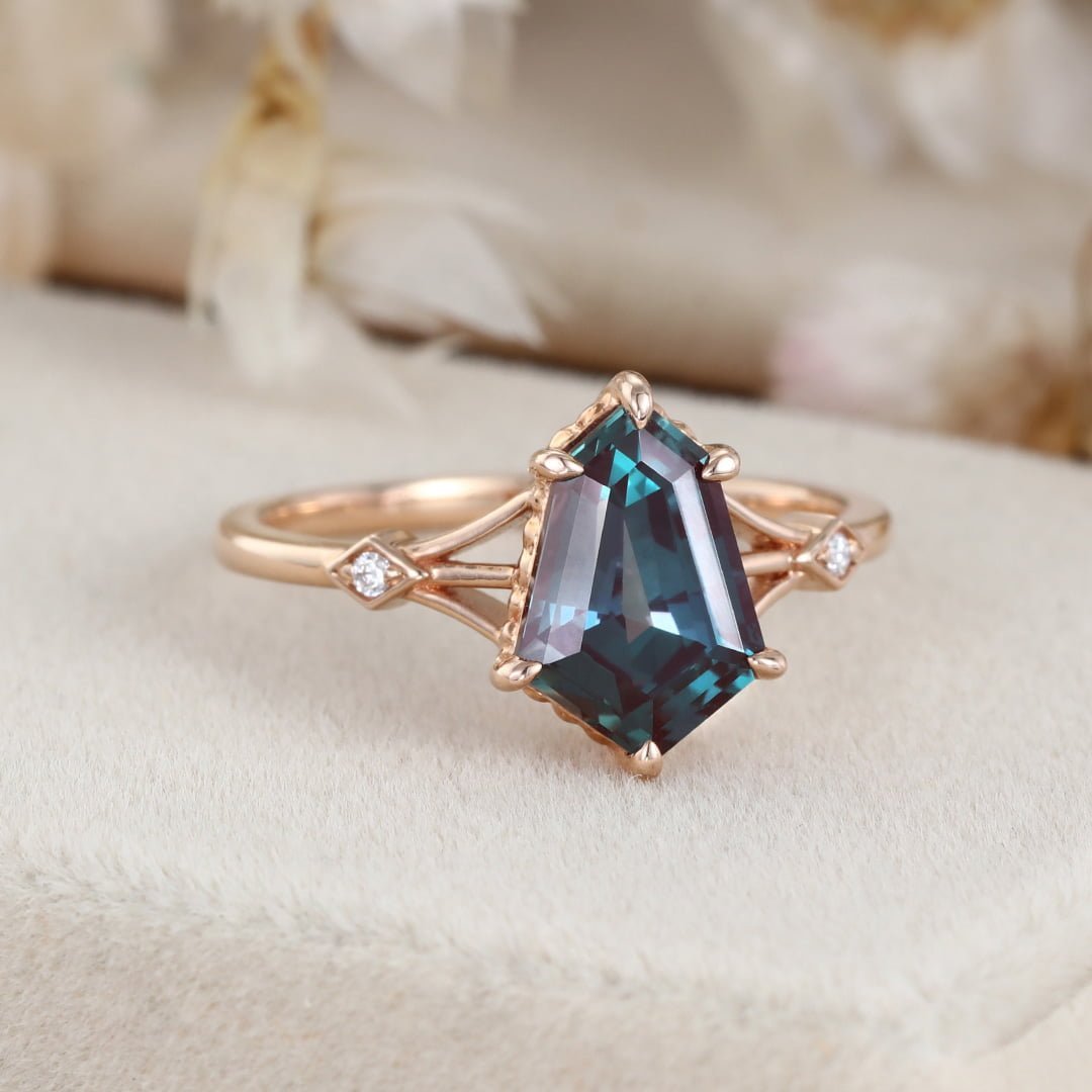 7x10mm Shield Shape Lab Alexandrite engagement ring Unique Simple Rose gold Moissanite engagement ring Bridal promise Anniversary gift ring