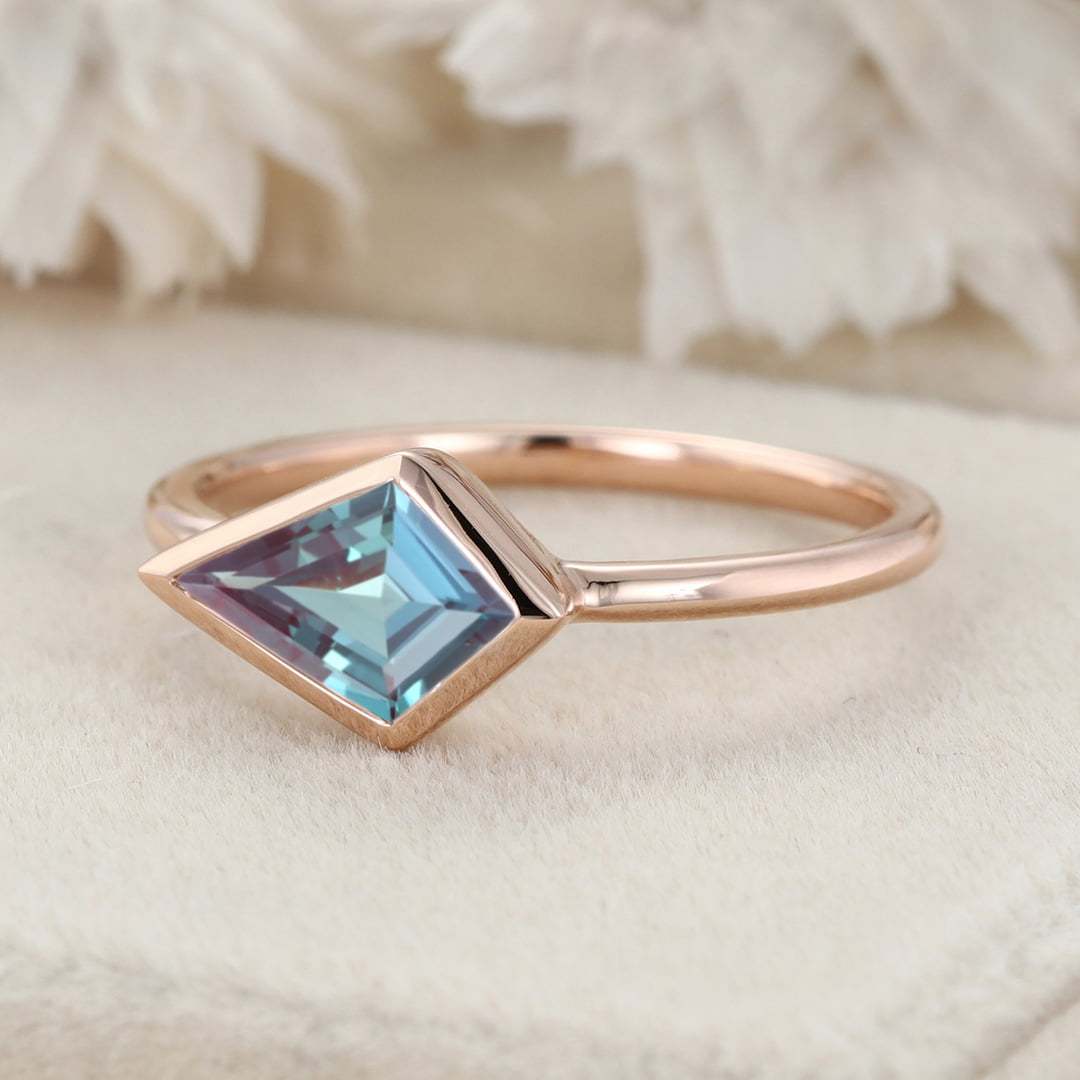 Alexandrite Engagement Ring Art Deco Minimalist Bezel Ring Kite Cut Gemstone East West Ring Simple Wedding Ring