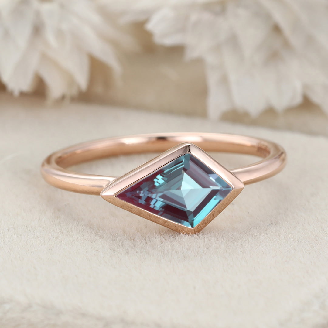 Alexandrite Engagement Ring Art Deco Minimalist Bezel Ring Kite Cut Gemstone East West Ring Simple Wedding Ring